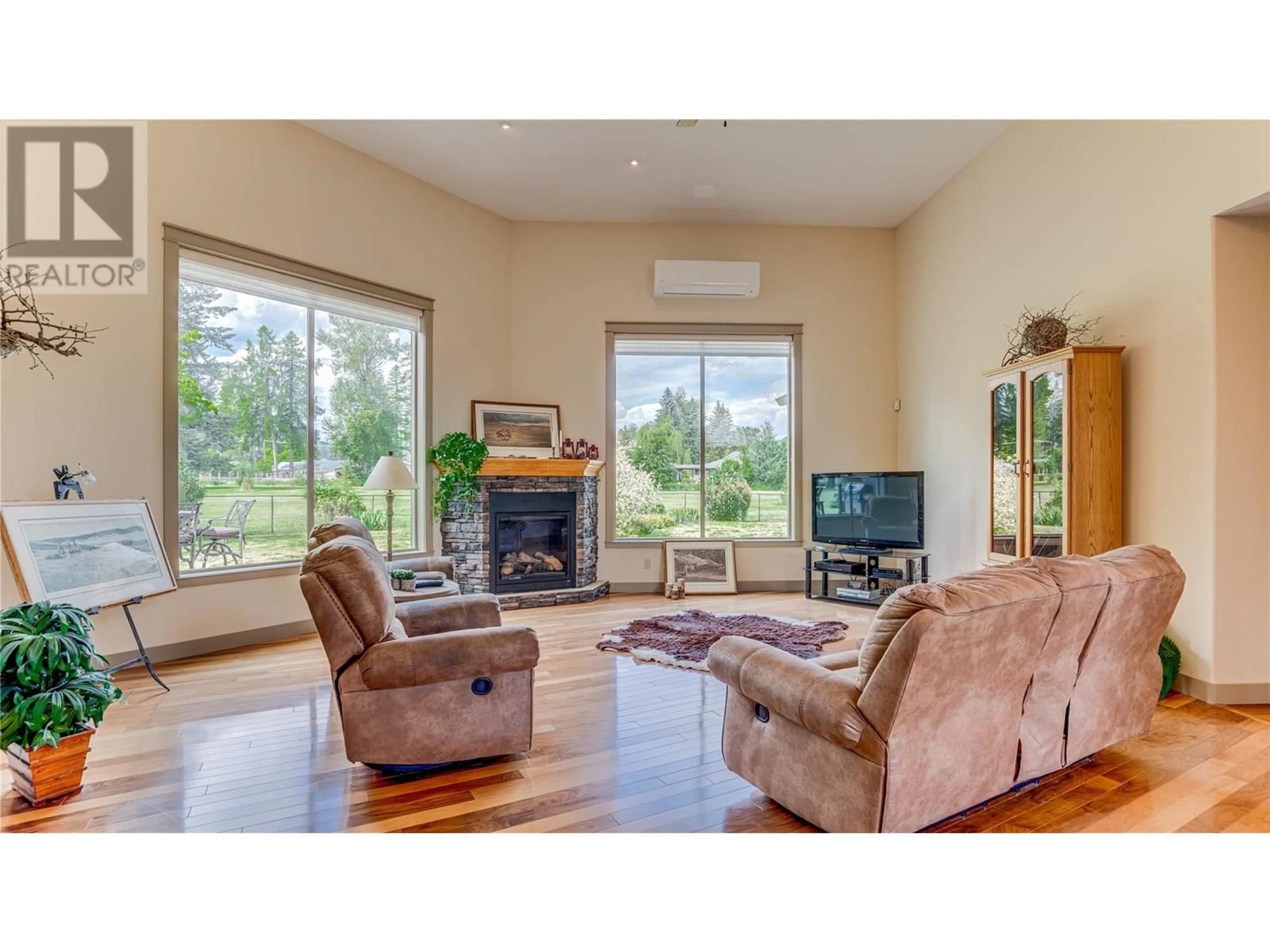 Living room with furniture, unknown for 384 KYRO ROAD, Lumby British Columbia V0E2G7