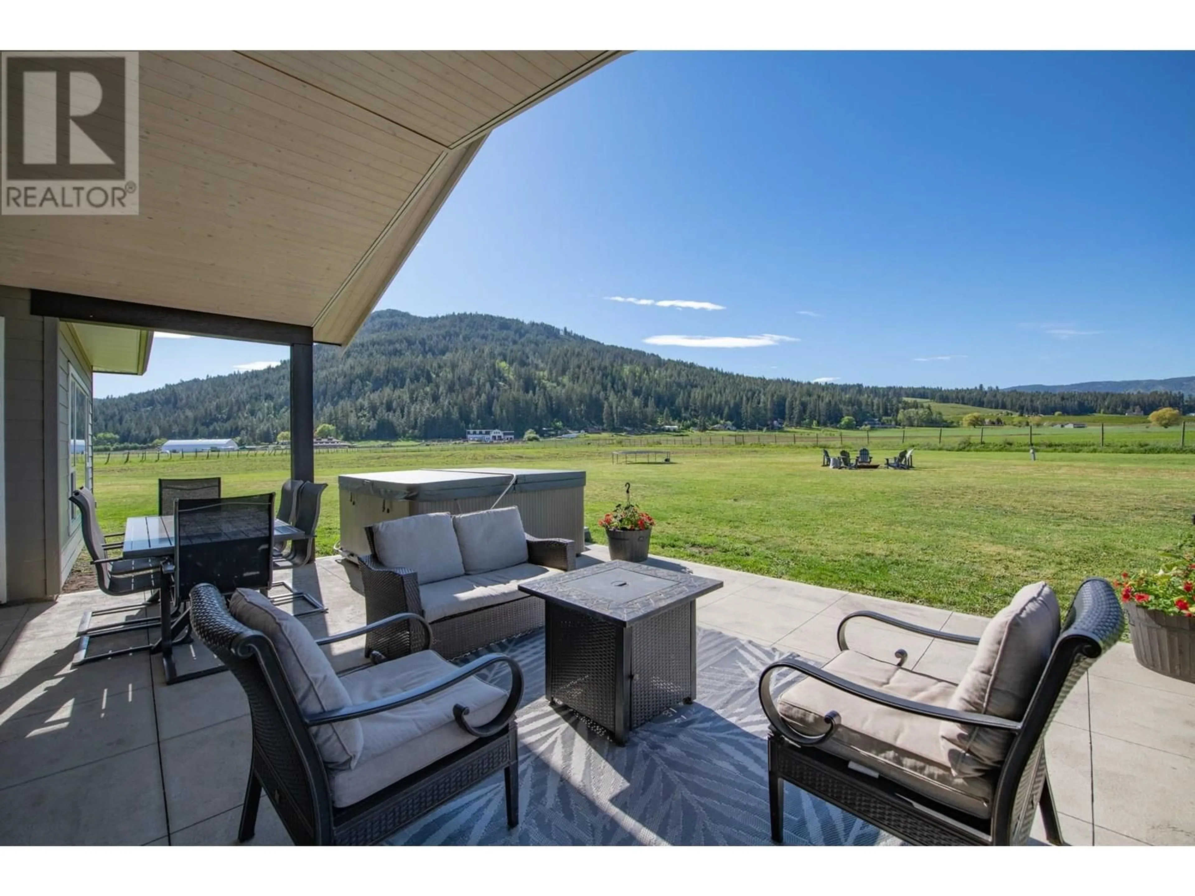 Patio, water/lake/river/ocean view for 4160 NOBLE ROAD, Spallumcheen British Columbia V4Y0K8