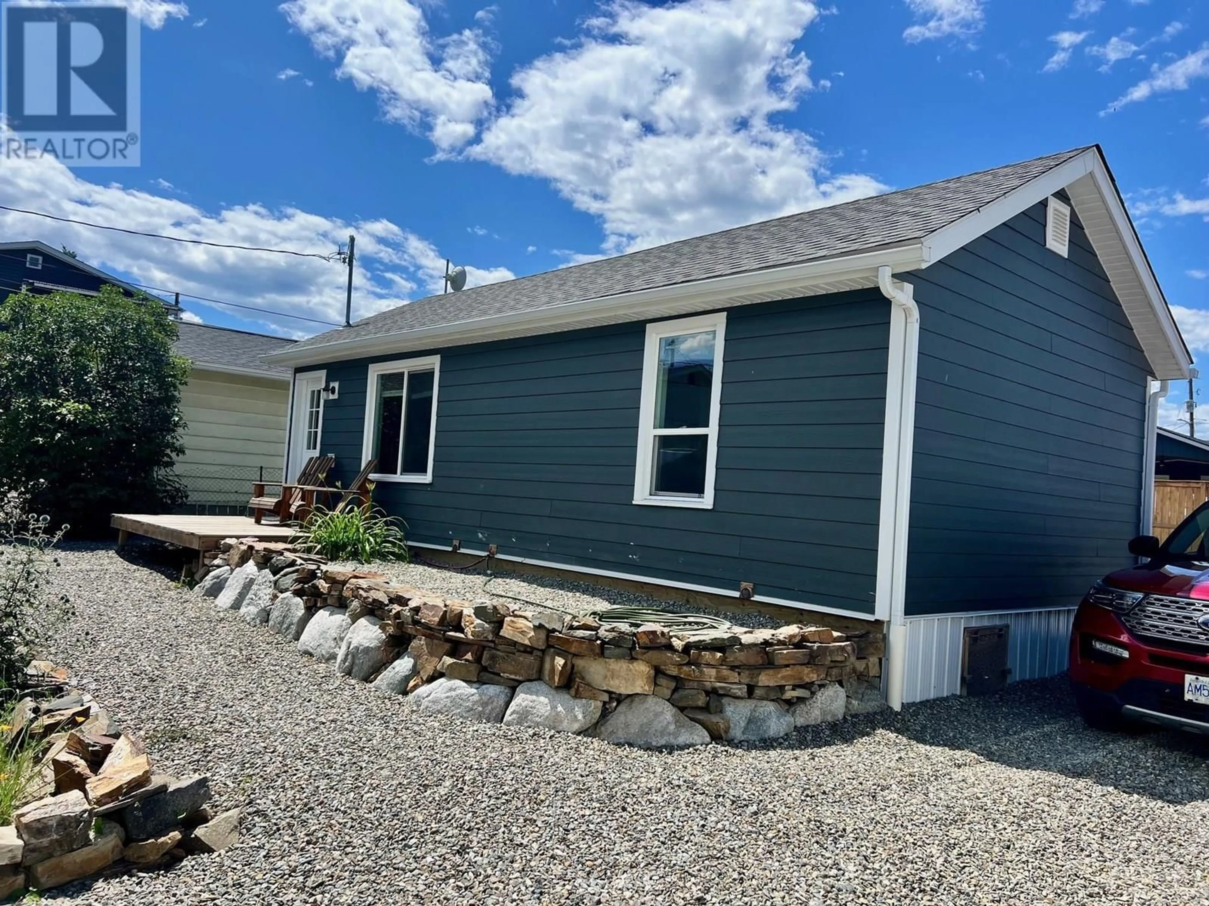 Home with vinyl exterior material, street for 427 11TH AVENUE SOUTH, Creston British Columbia V0B1G3