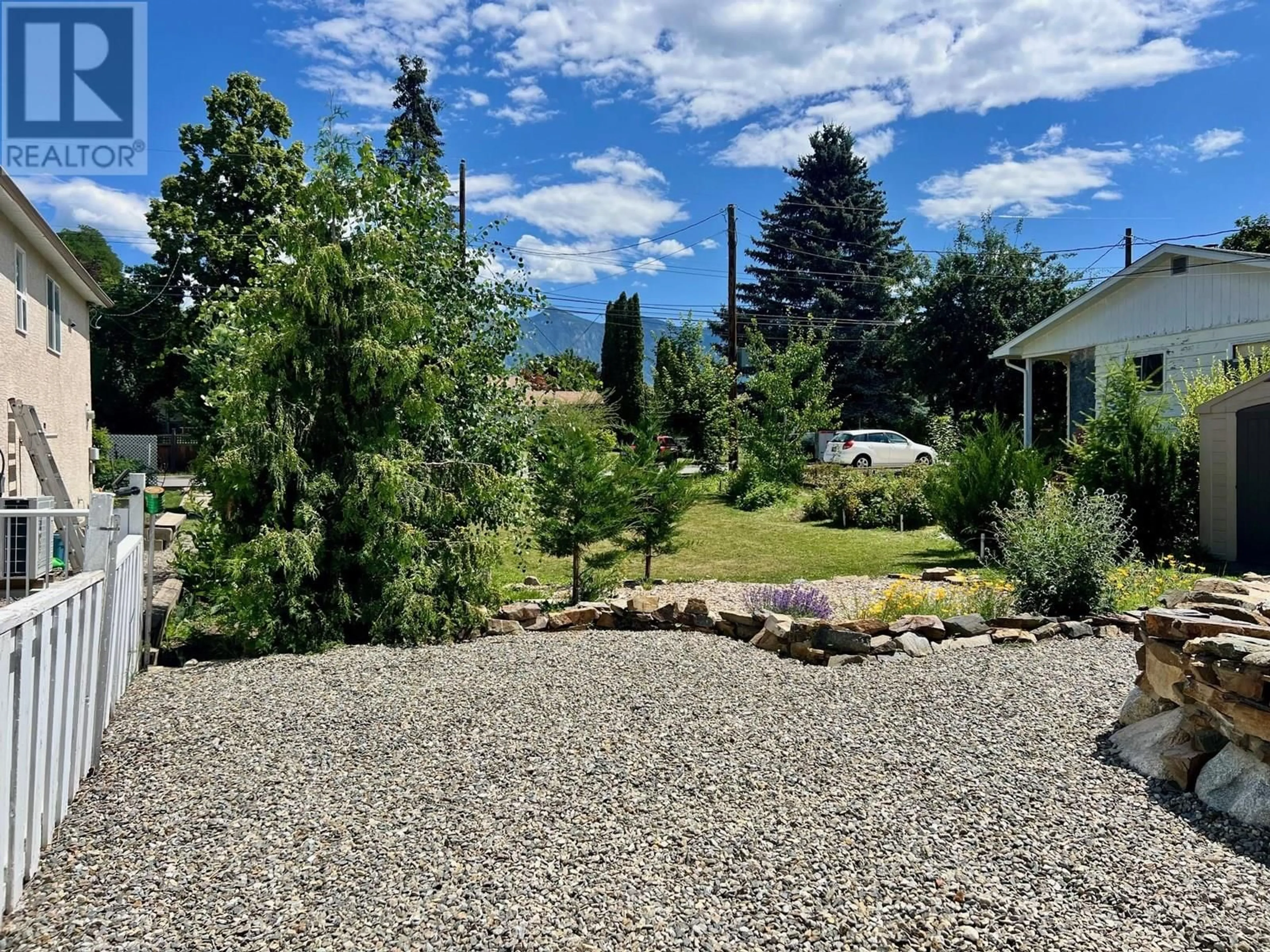 A pic from outside/outdoor area/front of a property/back of a property/a pic from drone, mountain view for 427 11TH AVENUE SOUTH, Creston British Columbia V0B1G3