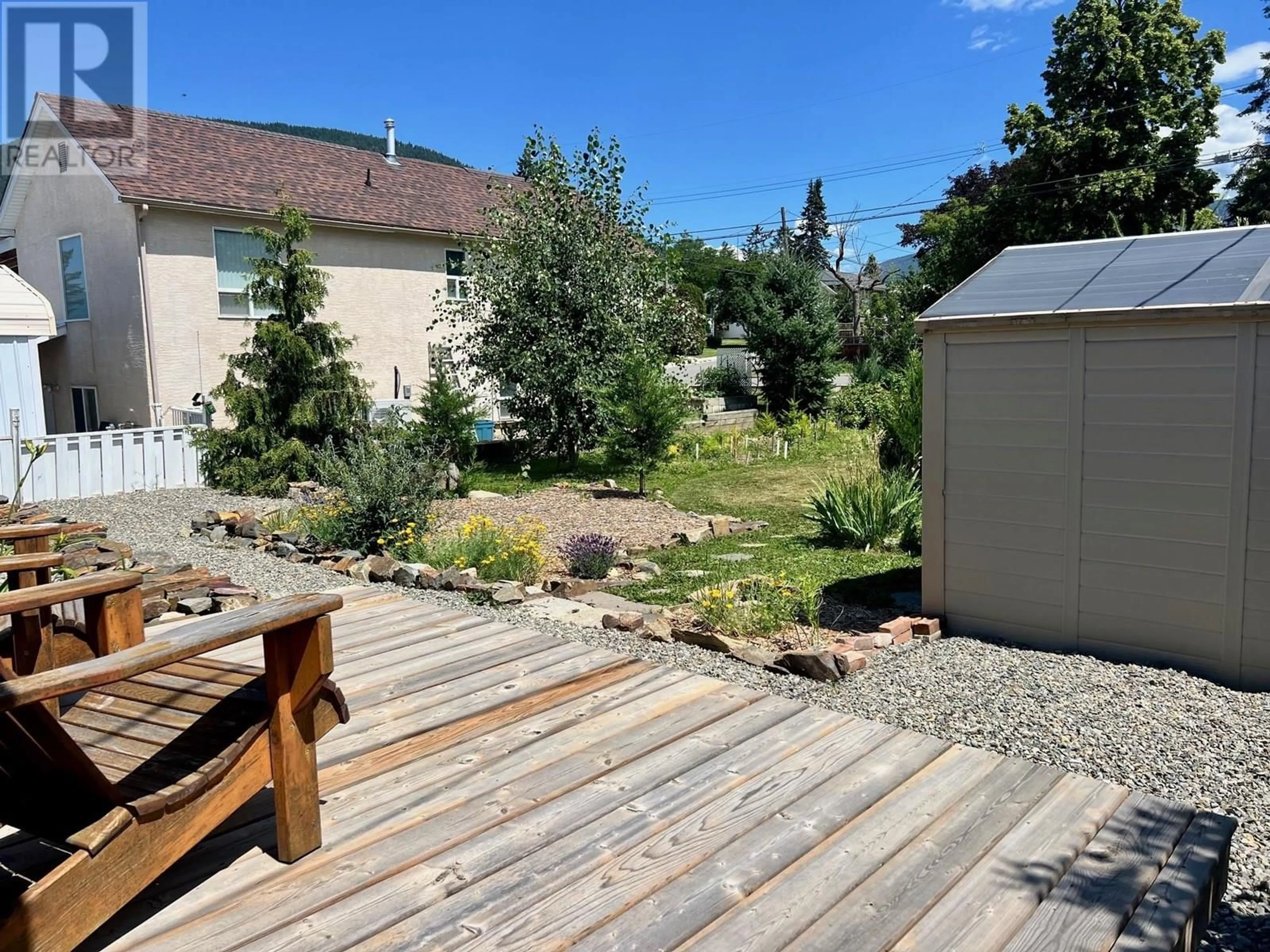 Patio, street for 427 11TH AVENUE SOUTH, Creston British Columbia V0B1G3