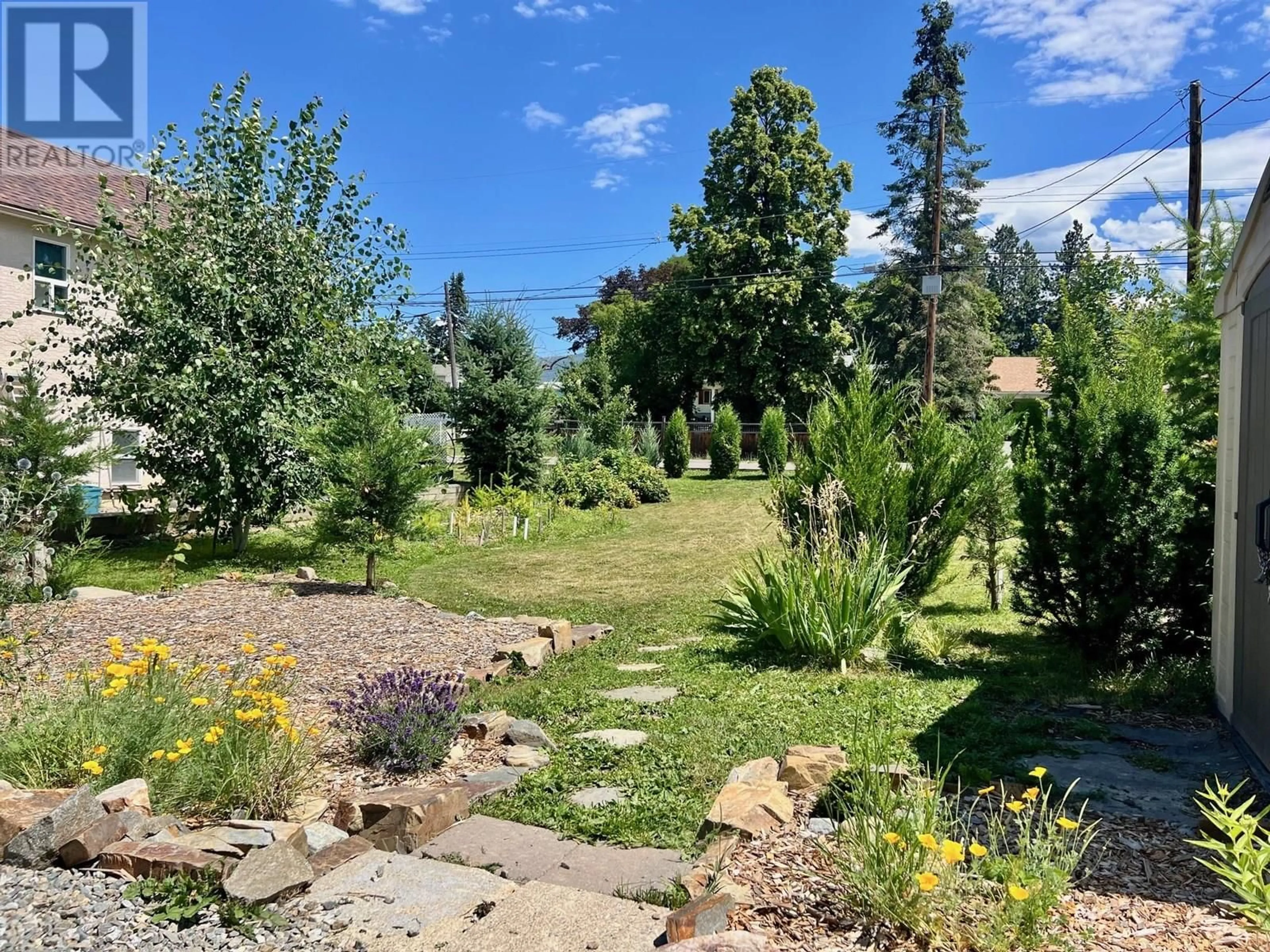 A pic from outside/outdoor area/front of a property/back of a property/a pic from drone, unknown for 427 11TH AVENUE SOUTH, Creston British Columbia V0B1G3