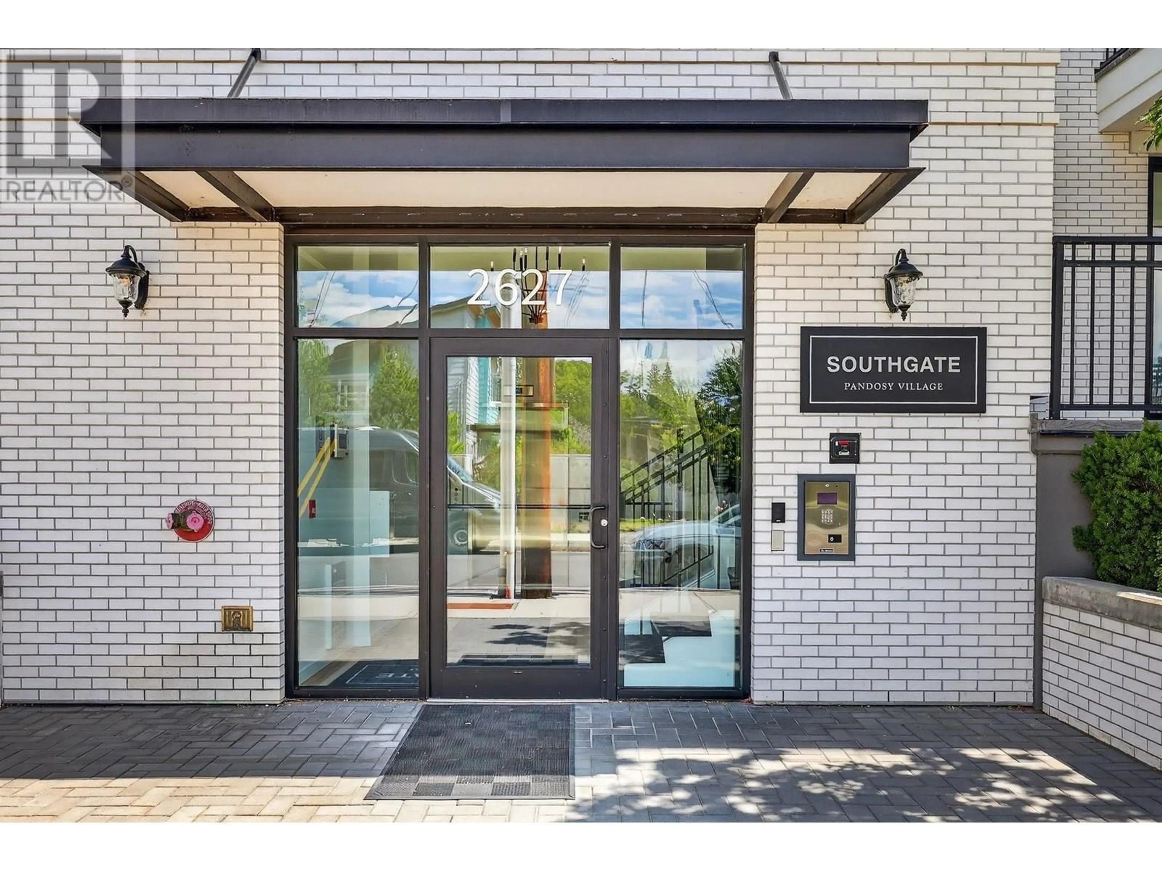 Indoor entryway for 303 - 2627 GORE STREET, Kelowna British Columbia V1W1M6