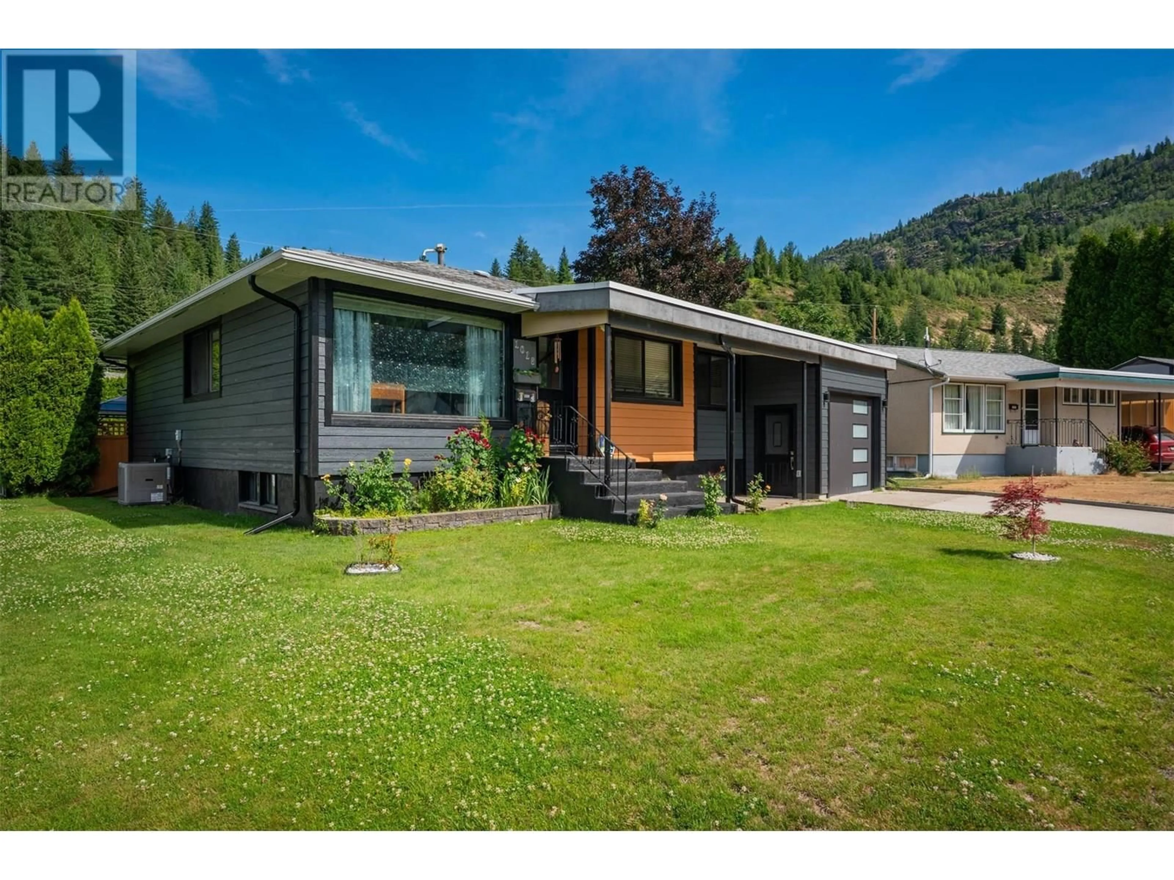 Home with vinyl exterior material, mountain view for 1015 REGAN CRESCENT, Trail British Columbia V1R1C2