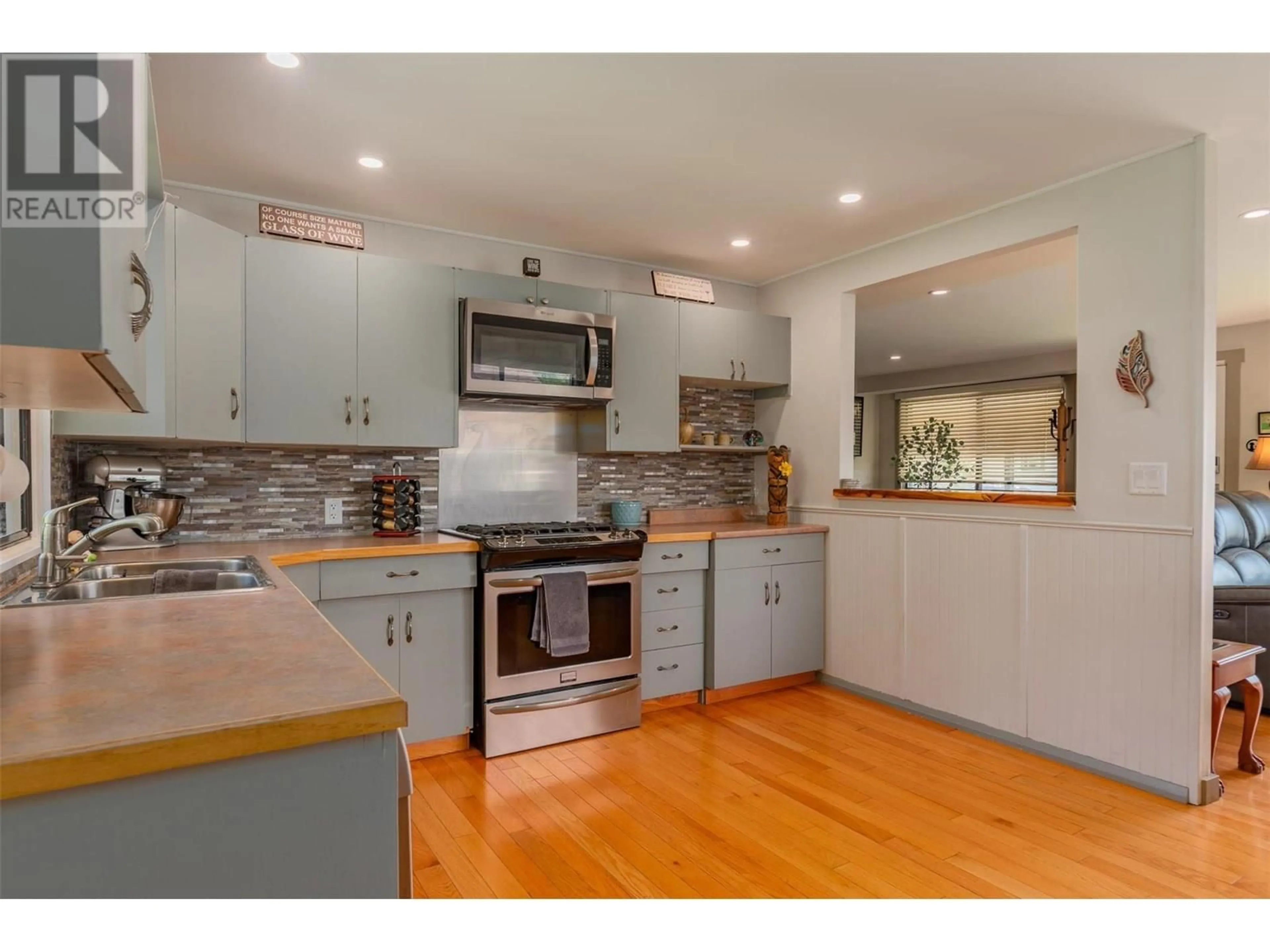 Open concept kitchen, wood/laminate floor for 1015 REGAN CRESCENT, Trail British Columbia V1R1C2