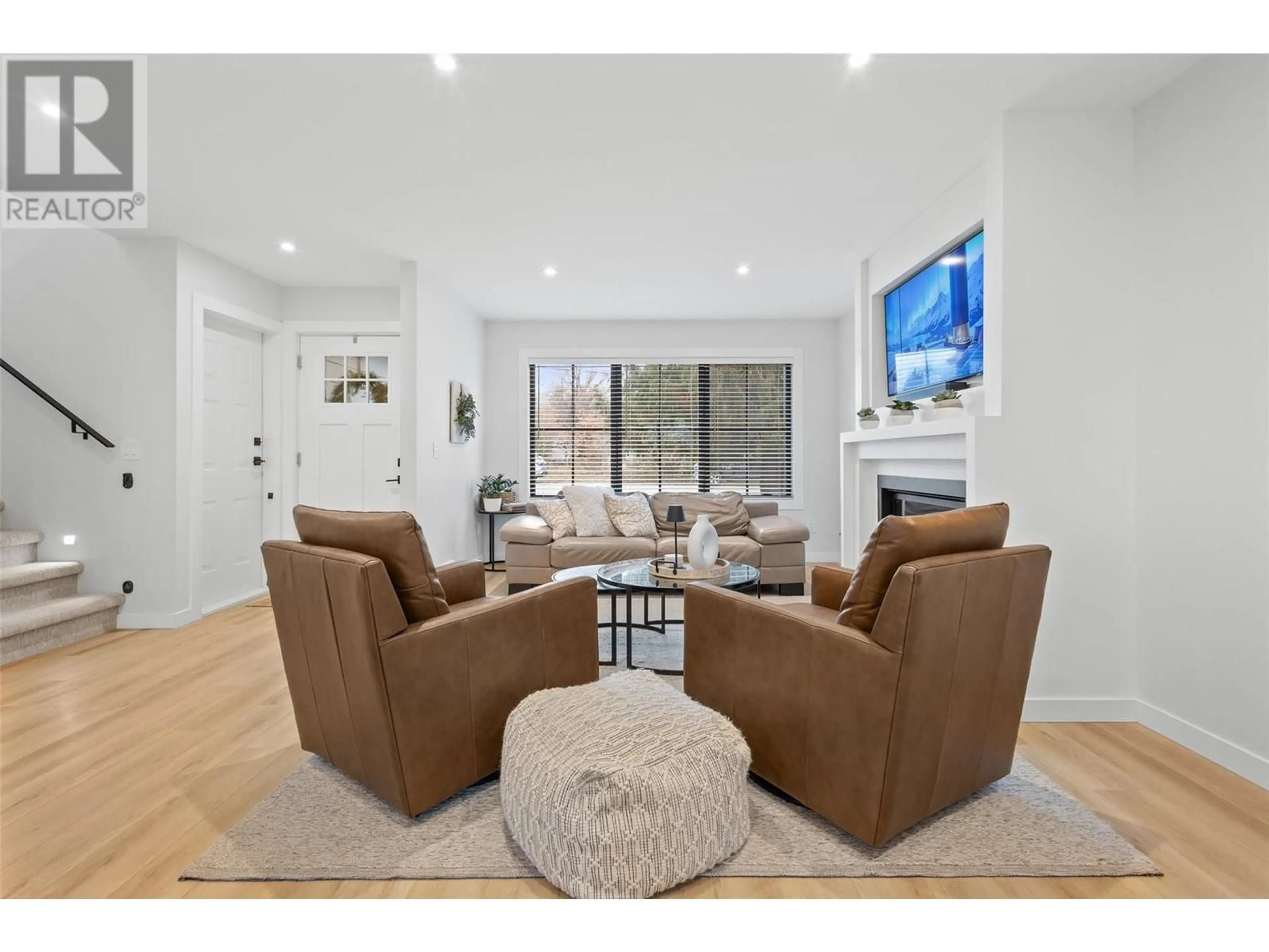 Living room with furniture, unknown for 712 SCHAFER ROAD, Kelowna British Columbia V1W1G1