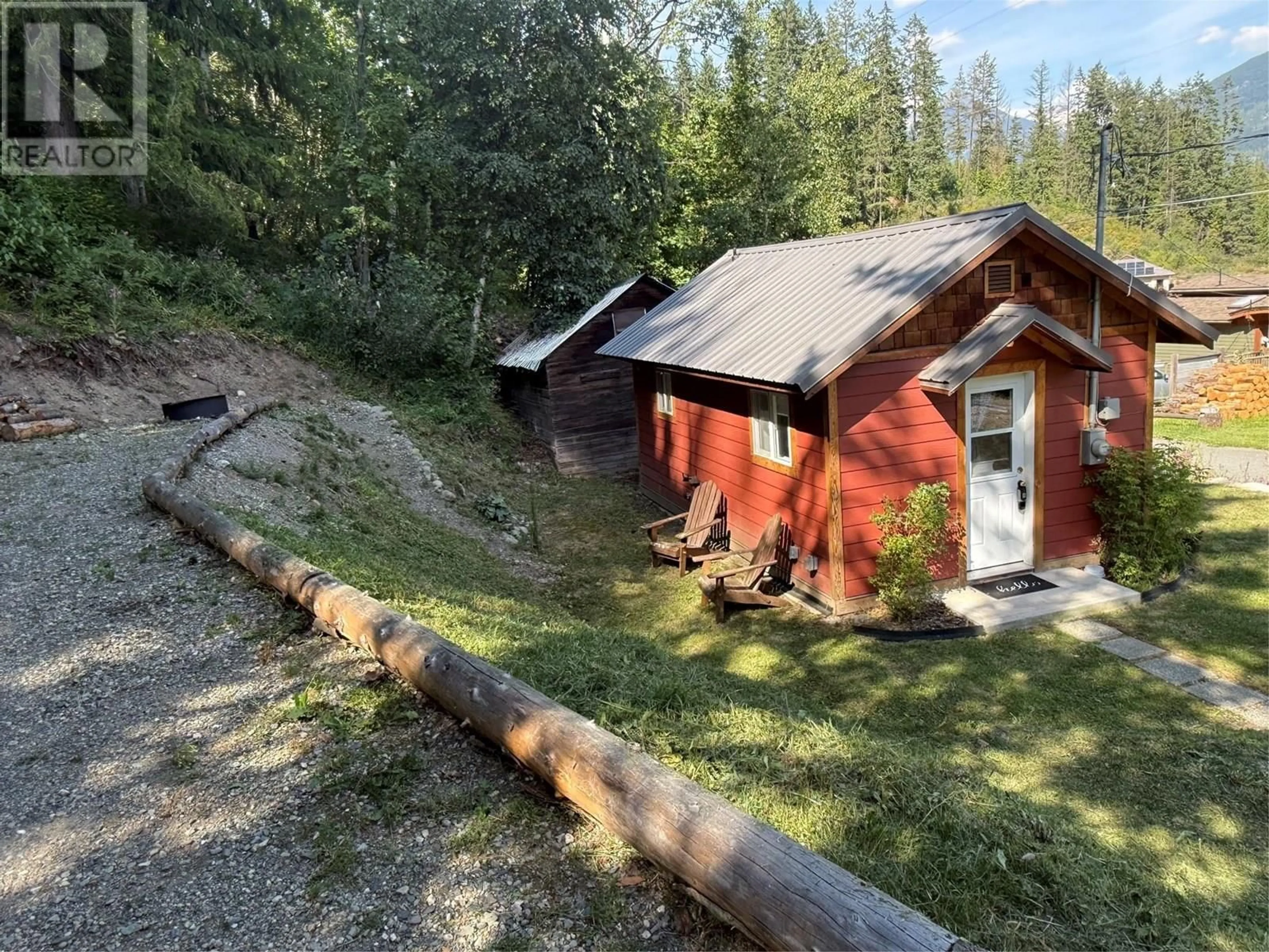A pic from outside/outdoor area/front of a property/back of a property/a pic from drone, forest/trees view for 301 N WASHINGTON STREET, Kaslo British Columbia V0G1M0