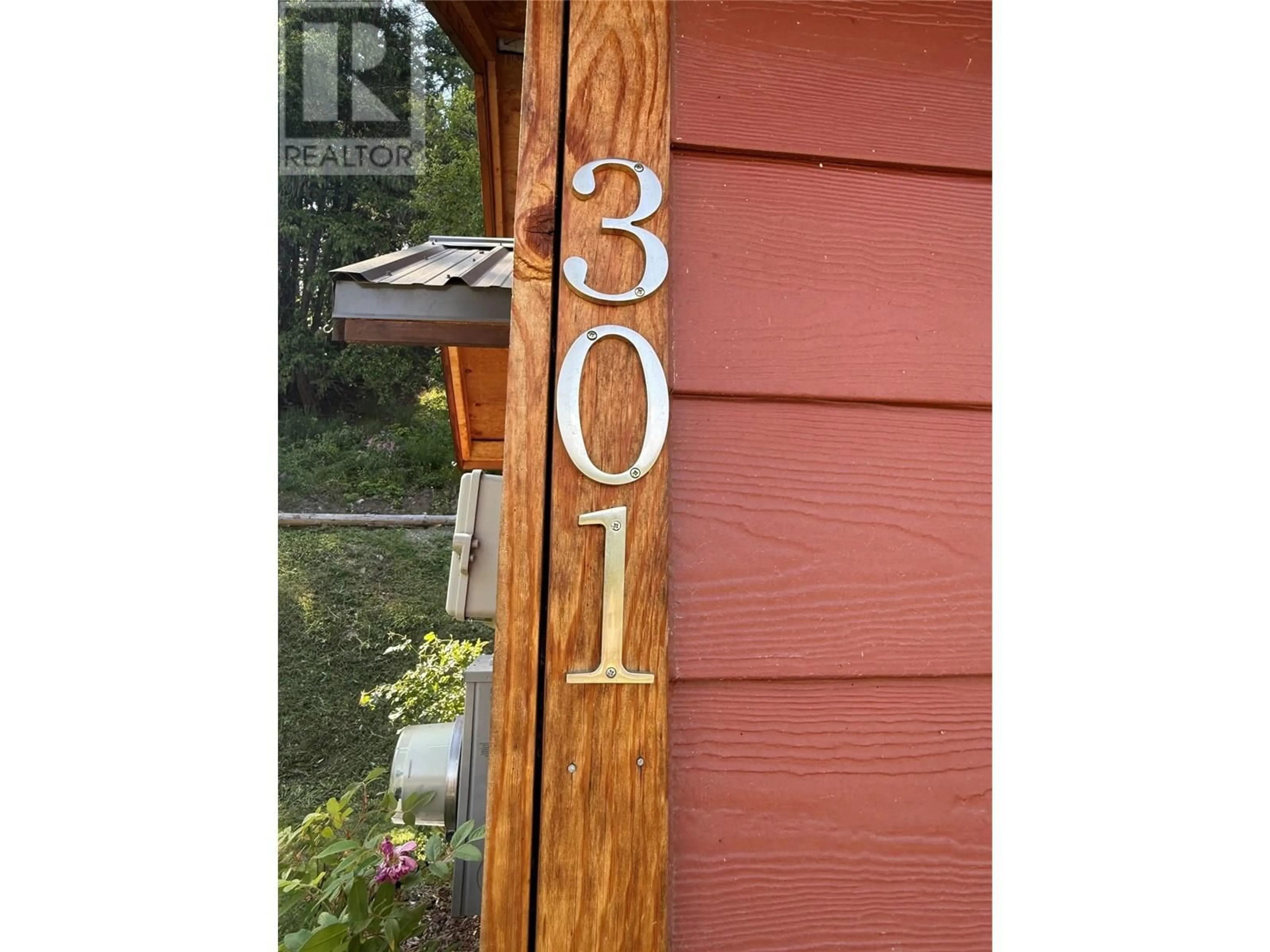 Indoor entryway for 301 N WASHINGTON STREET, Kaslo British Columbia V0G1M0