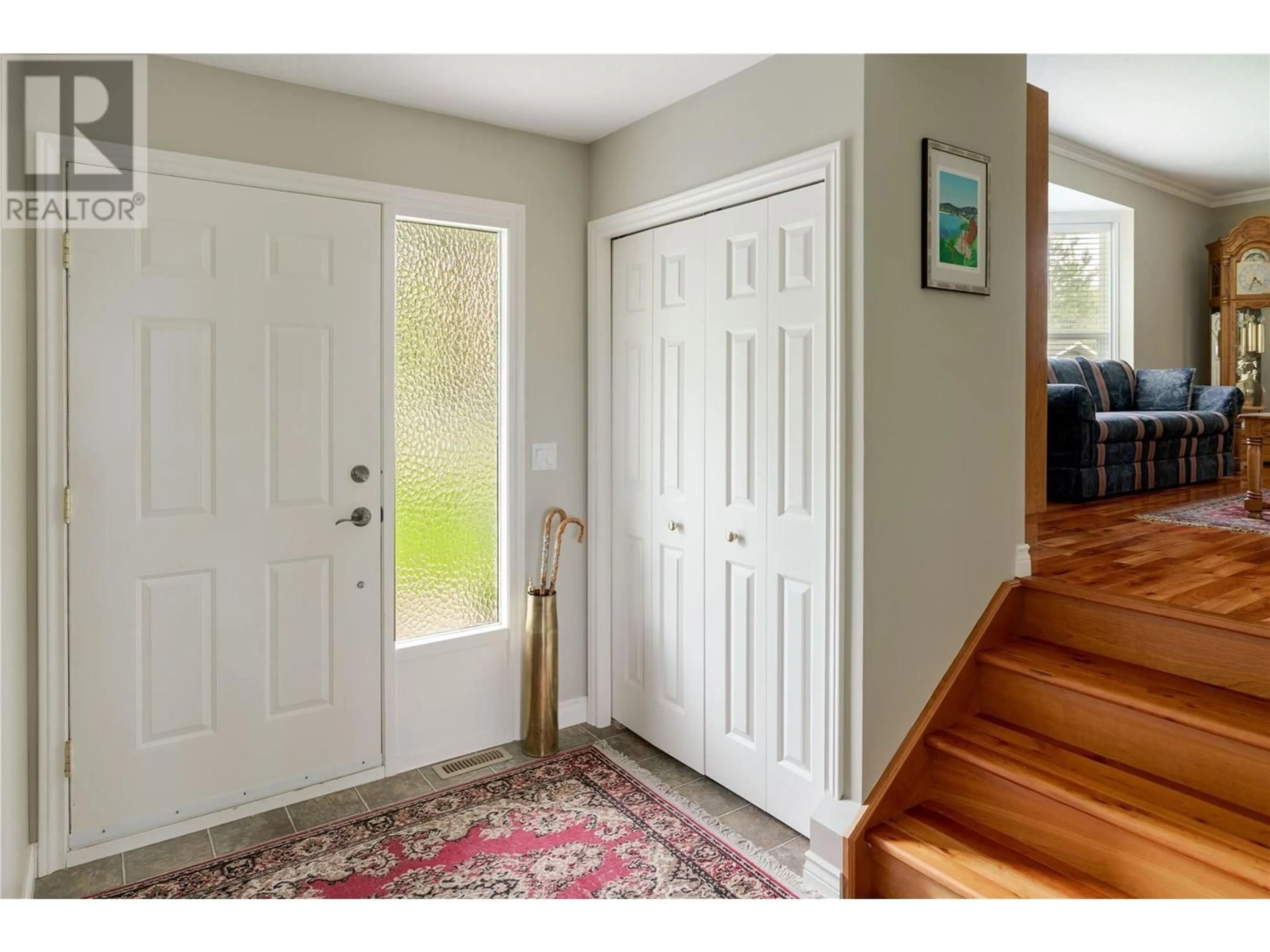 Indoor entryway for 3942 SUNCREST COURT, Kelowna British Columbia V1W4E8