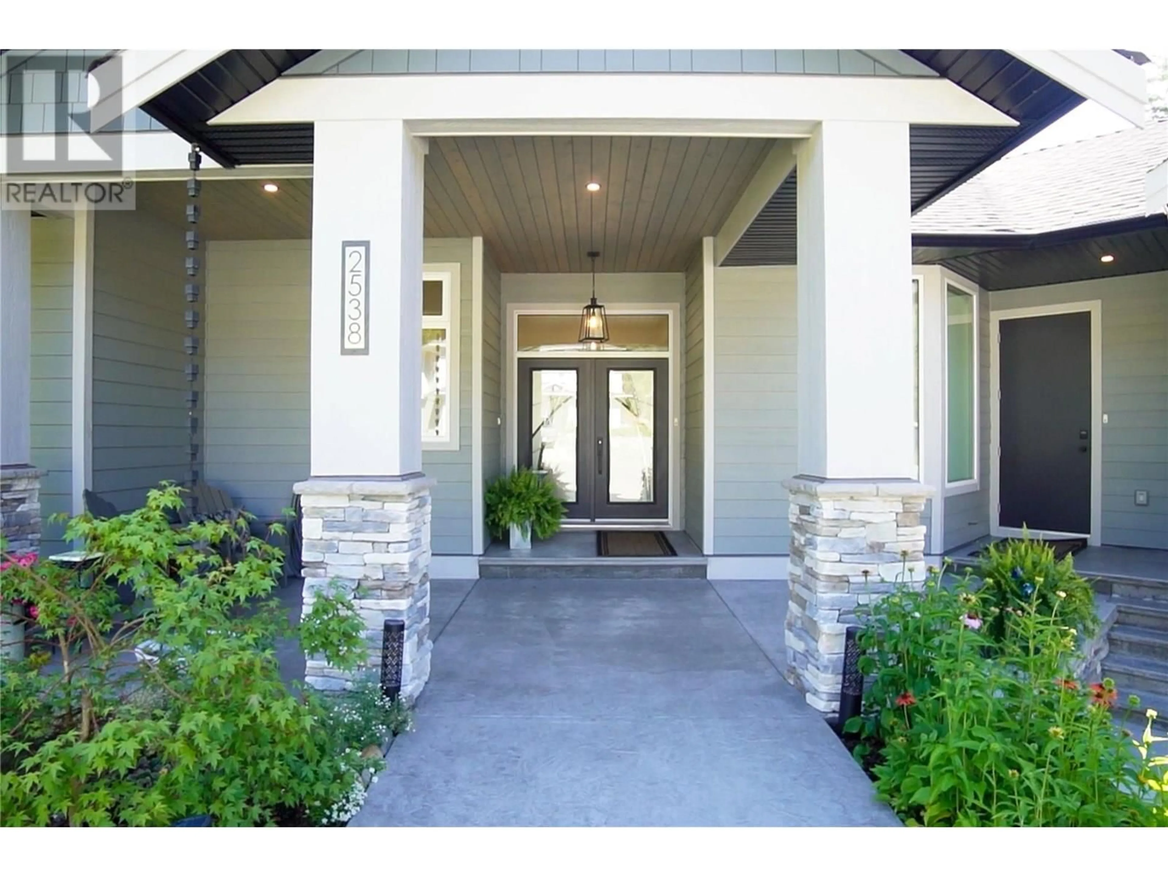 Indoor entryway for 2538 VALLEY PLACE, Blind Bay British Columbia V0E1H2