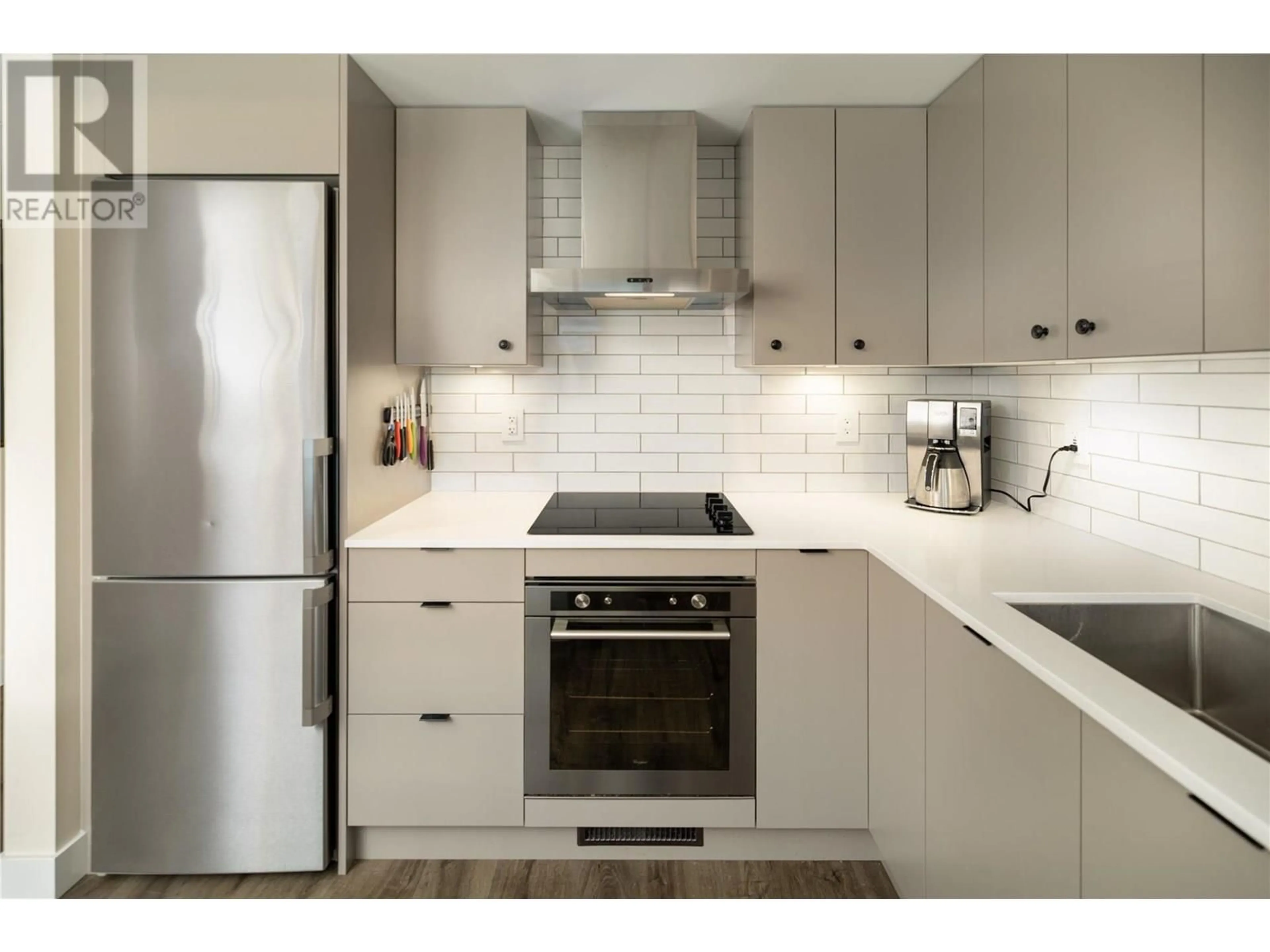 Standard kitchen, ceramic/tile floor for 1407 - 1471 ST PAUL STREET, Kelowna British Columbia V1Y0K7