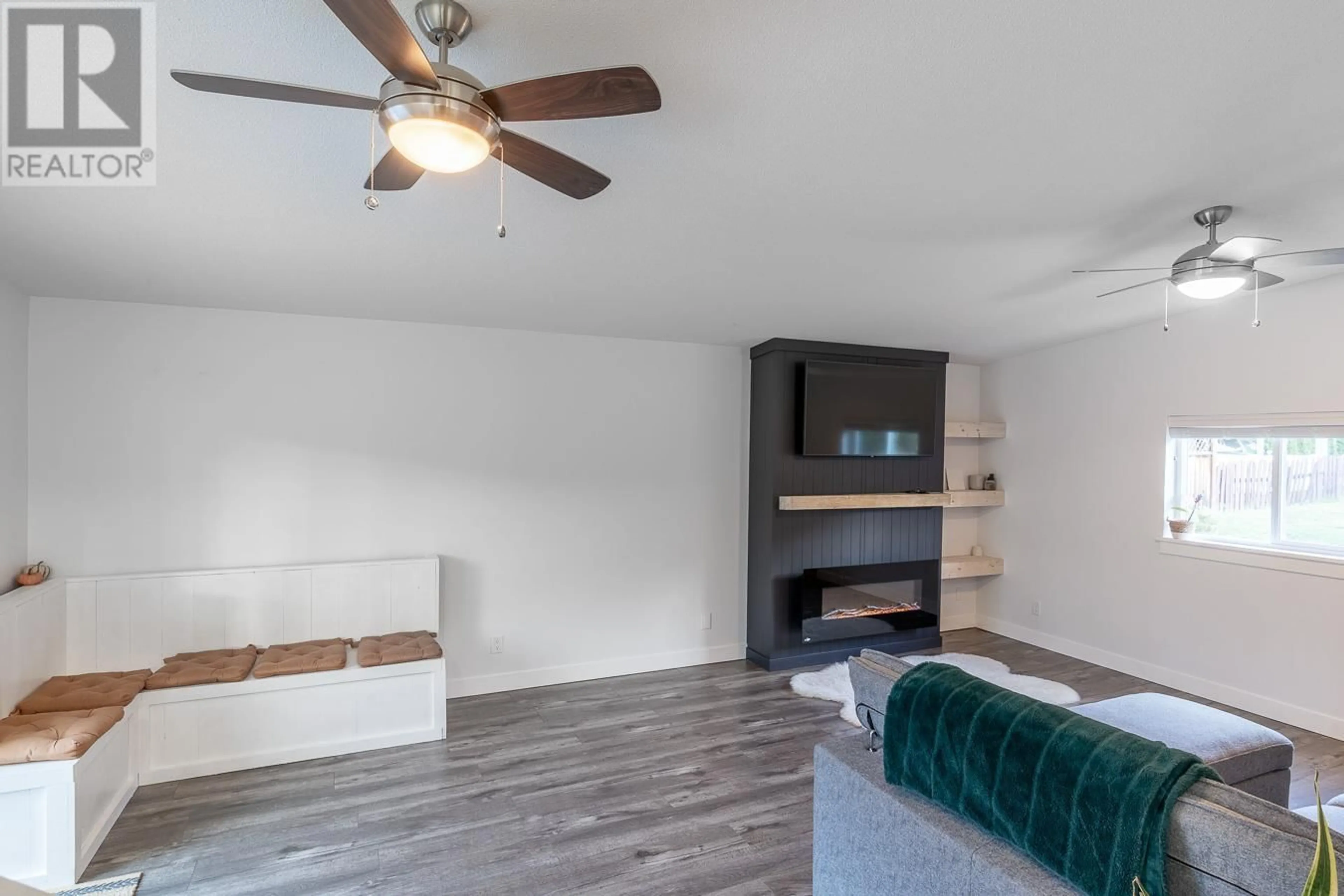 Living room with furniture, wood/laminate floor for 4349 YELLOWHEAD HIGHWAY, Kamloops British Columbia V2H1N4