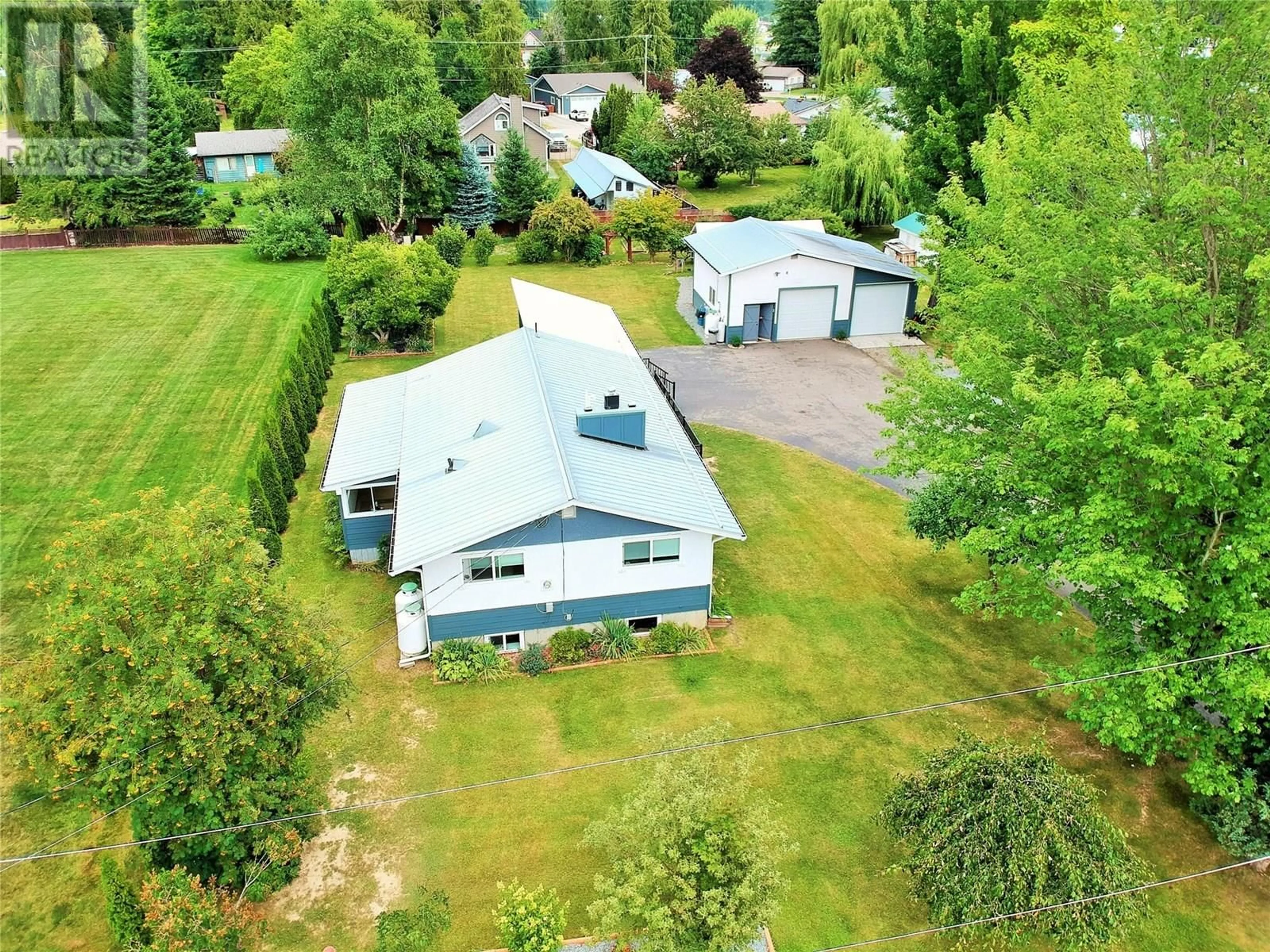 A pic from outside/outdoor area/front of a property/back of a property/a pic from drone, unknown for 1421 RAUMA AVENUE, Sicamous British Columbia V0E2V4