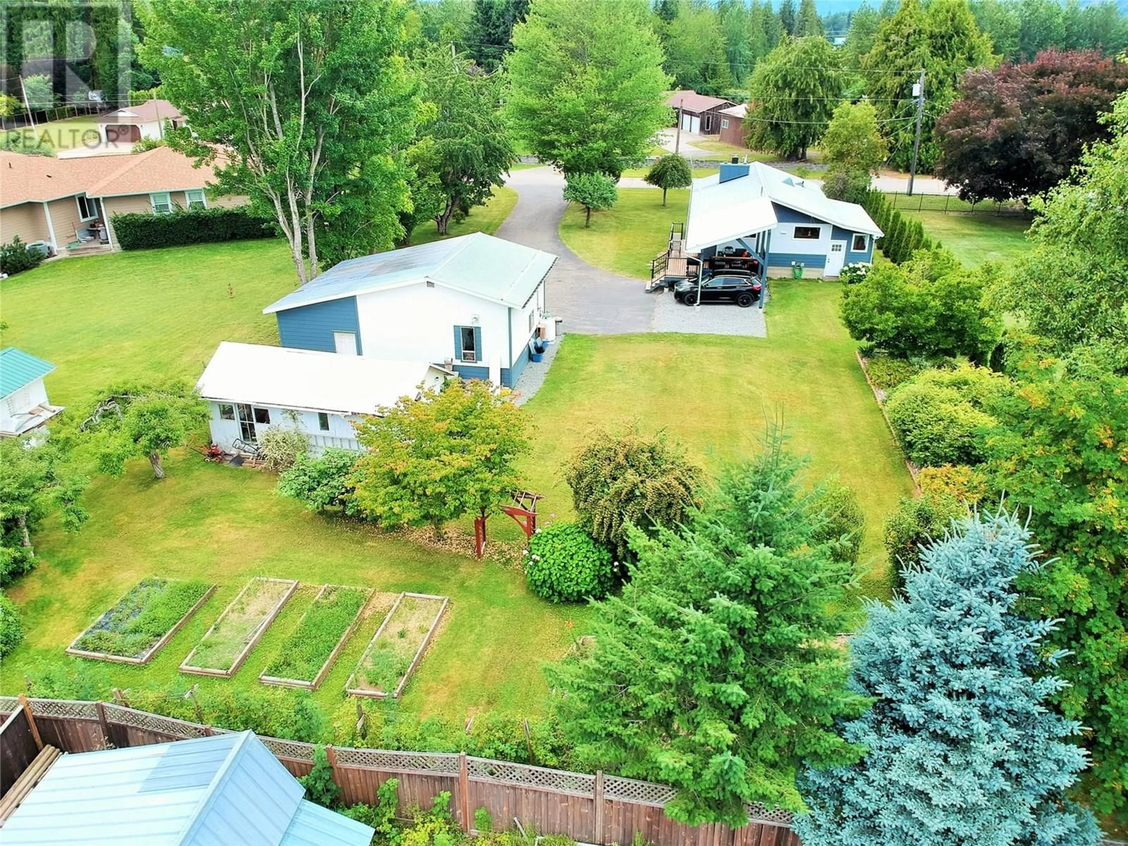 A pic from outside/outdoor area/front of a property/back of a property/a pic from drone, unknown for 1421 RAUMA AVENUE, Sicamous British Columbia V0E2V4