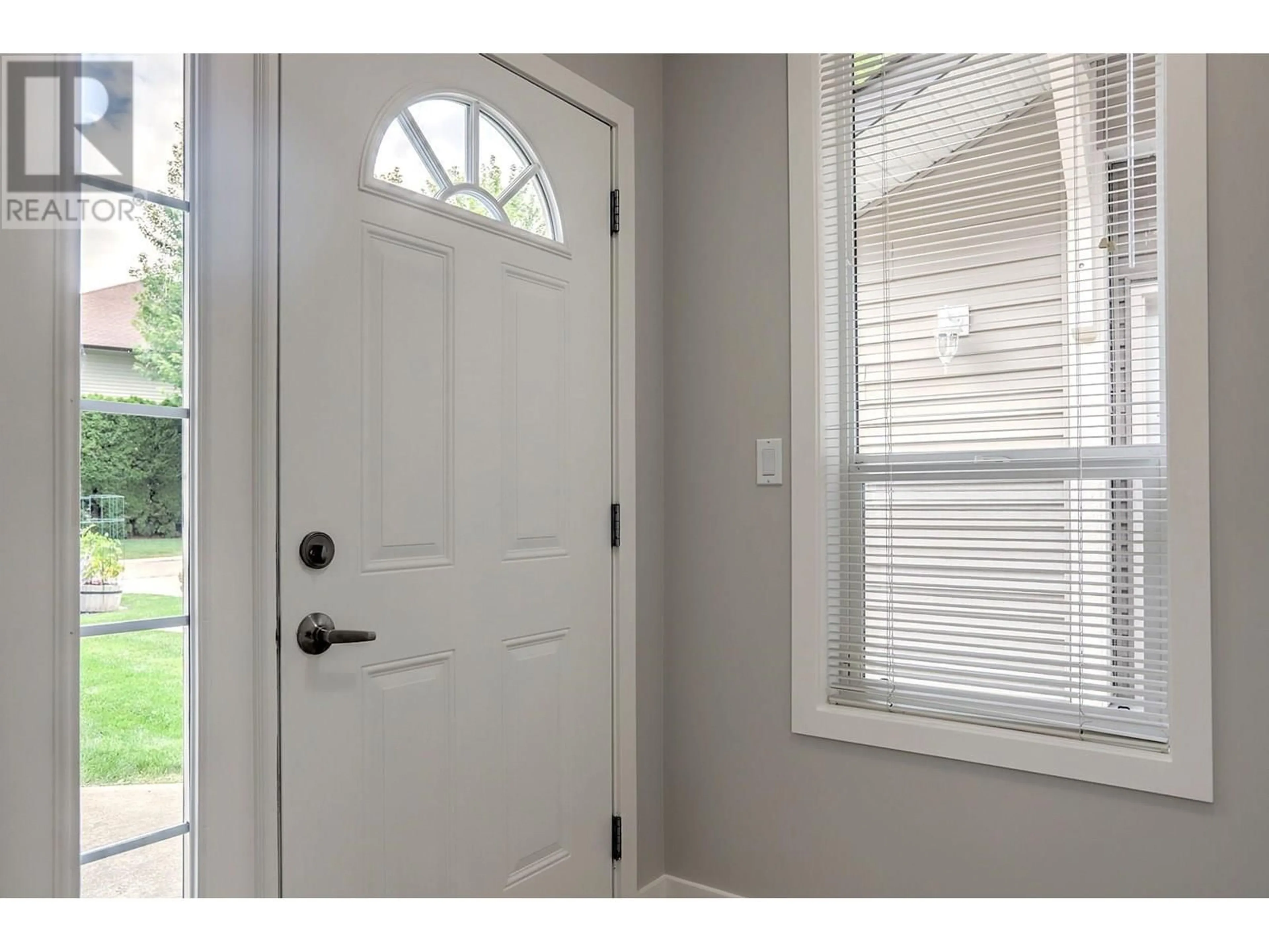 Indoor entryway for 17 - 100 PALMER ROAD, Vernon British Columbia V1H2H8