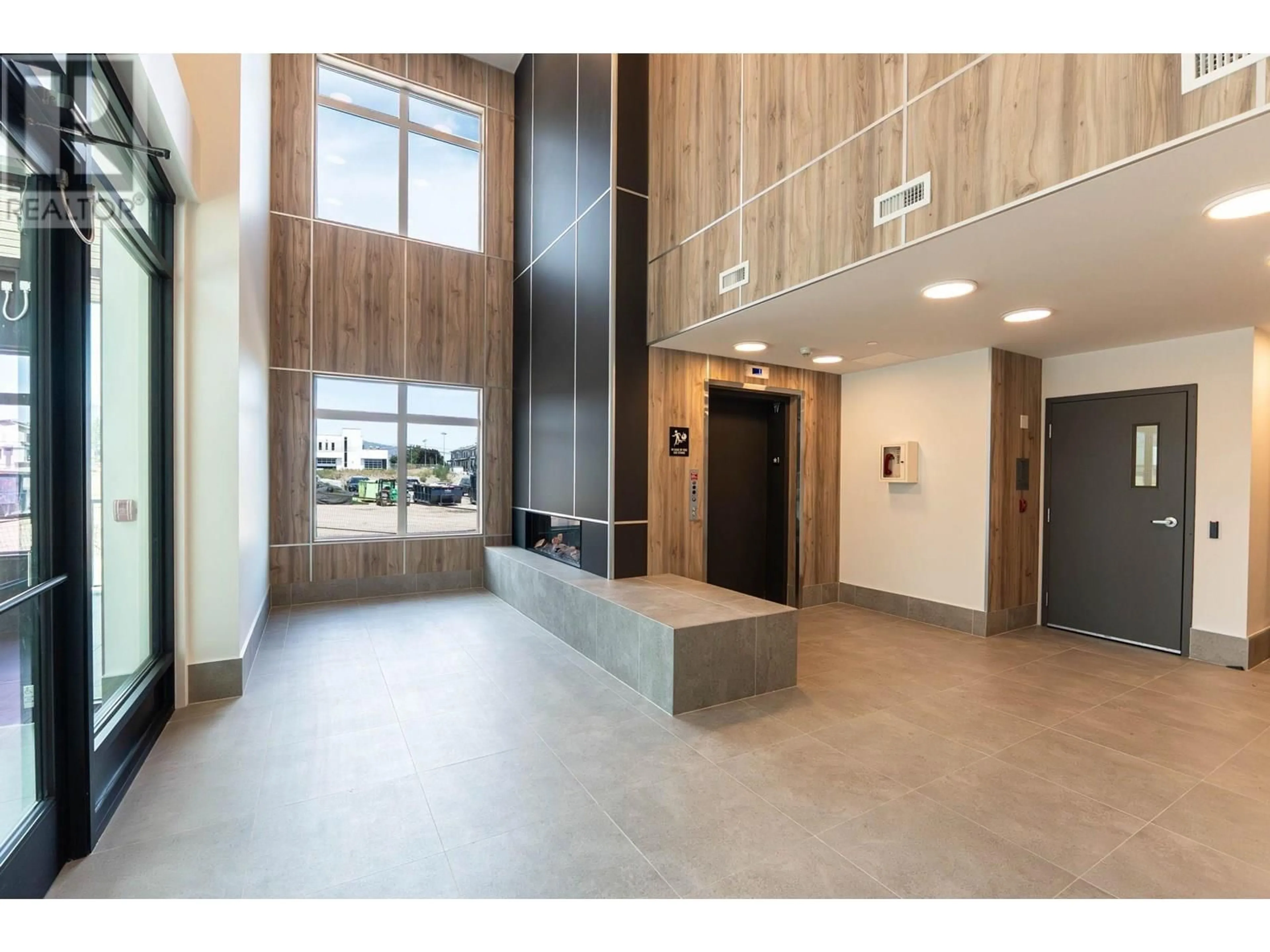 Indoor foyer for 506 - 2780 OLALLA ROAD, West Kelowna British Columbia V1Z2A9