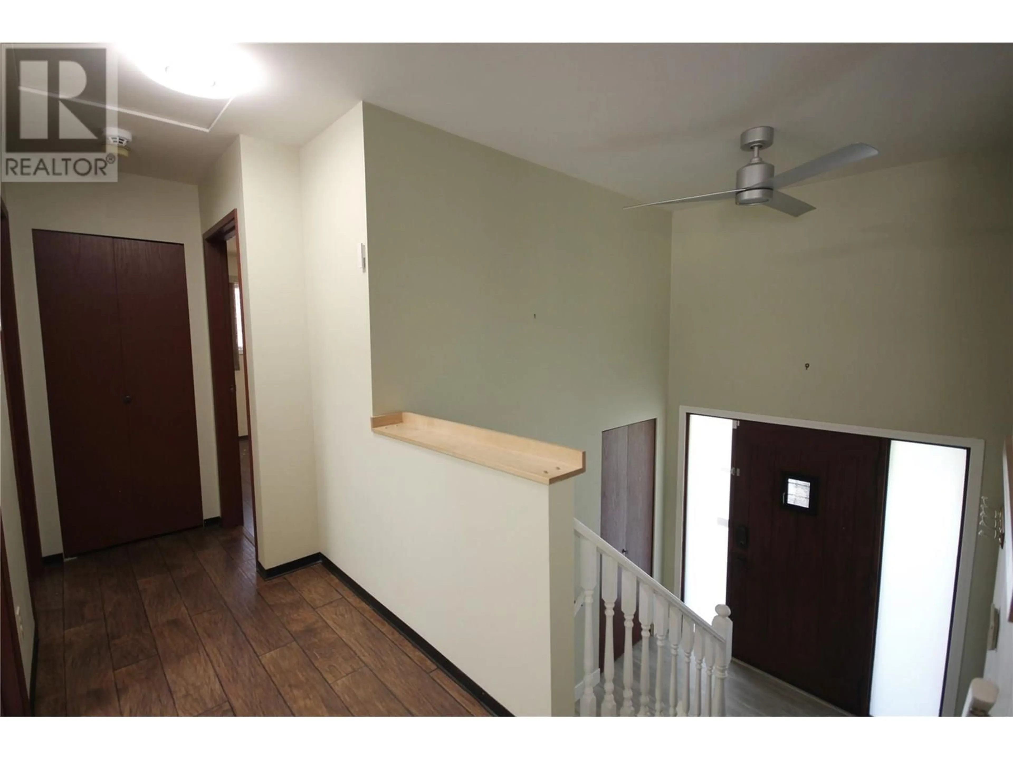 Indoor foyer for 131 CLELAND DRIVE, Penticton British Columbia V2A7H4