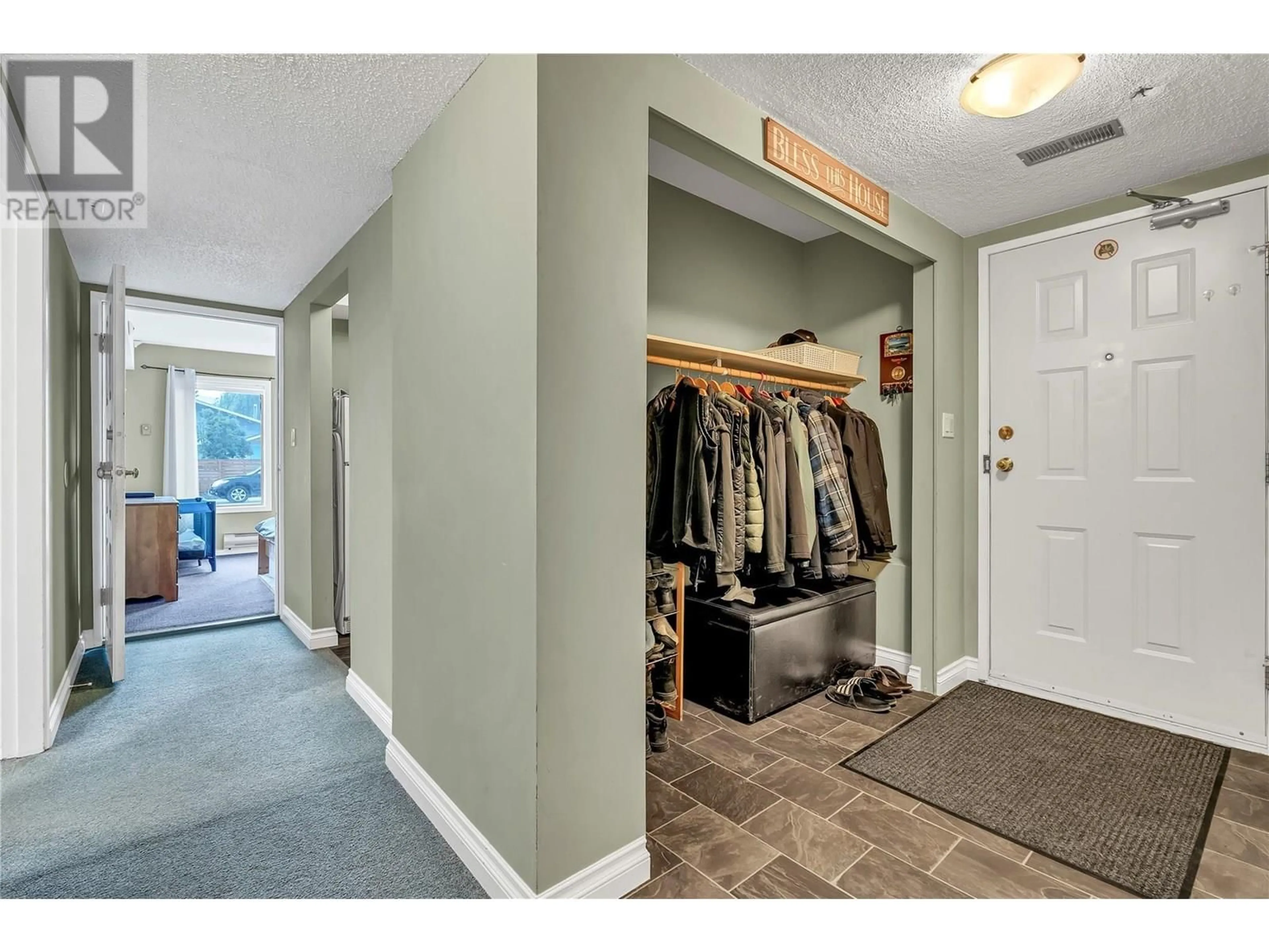 Indoor entryway for 2494 CORNWALL DRIVE, Penticton British Columbia V2A6R7