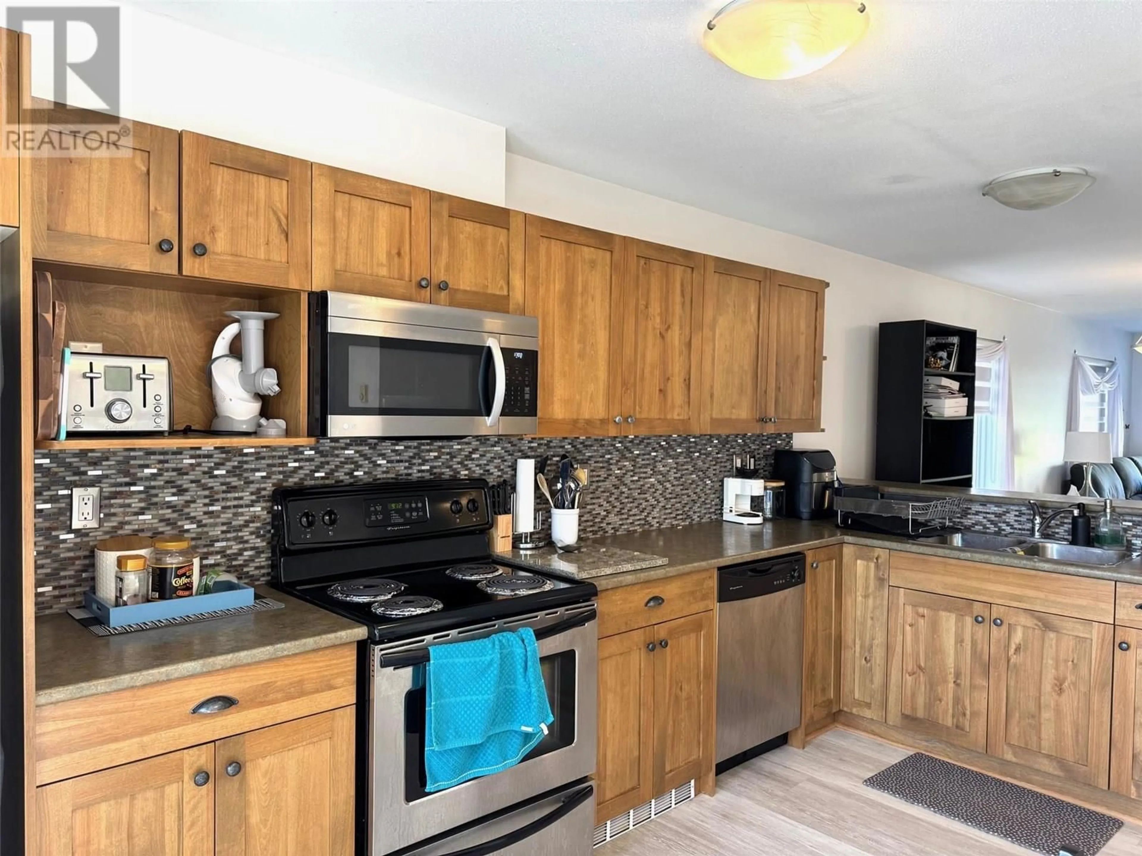 Standard kitchen, ceramic/tile floor for 27 - 1970 BRAEVIEW PLACE, Kamloops British Columbia V1S0A2