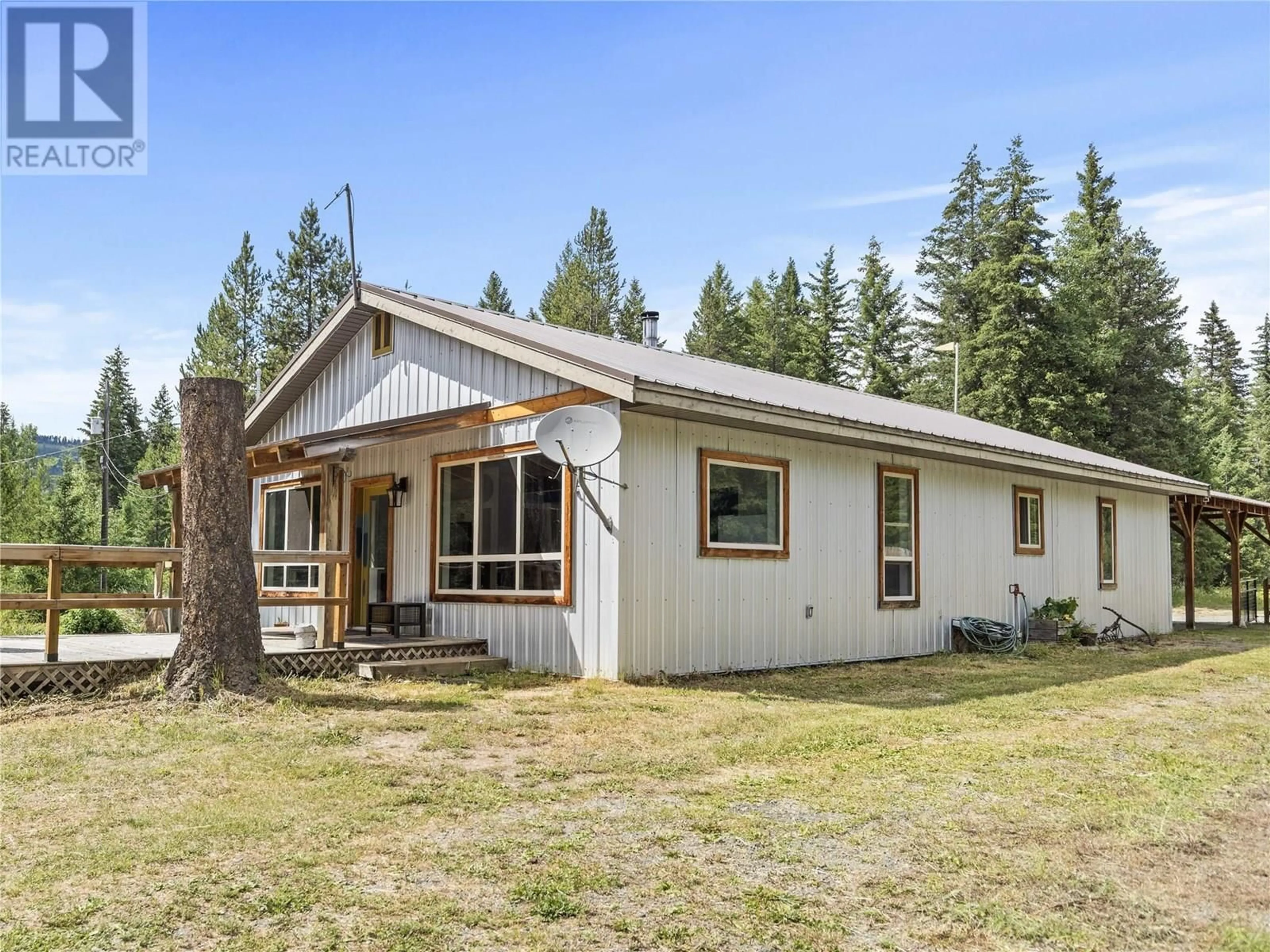 Home with vinyl exterior material, unknown for 3272 BARRIERE LAKES ROAD, Barriere British Columbia V0E1E0