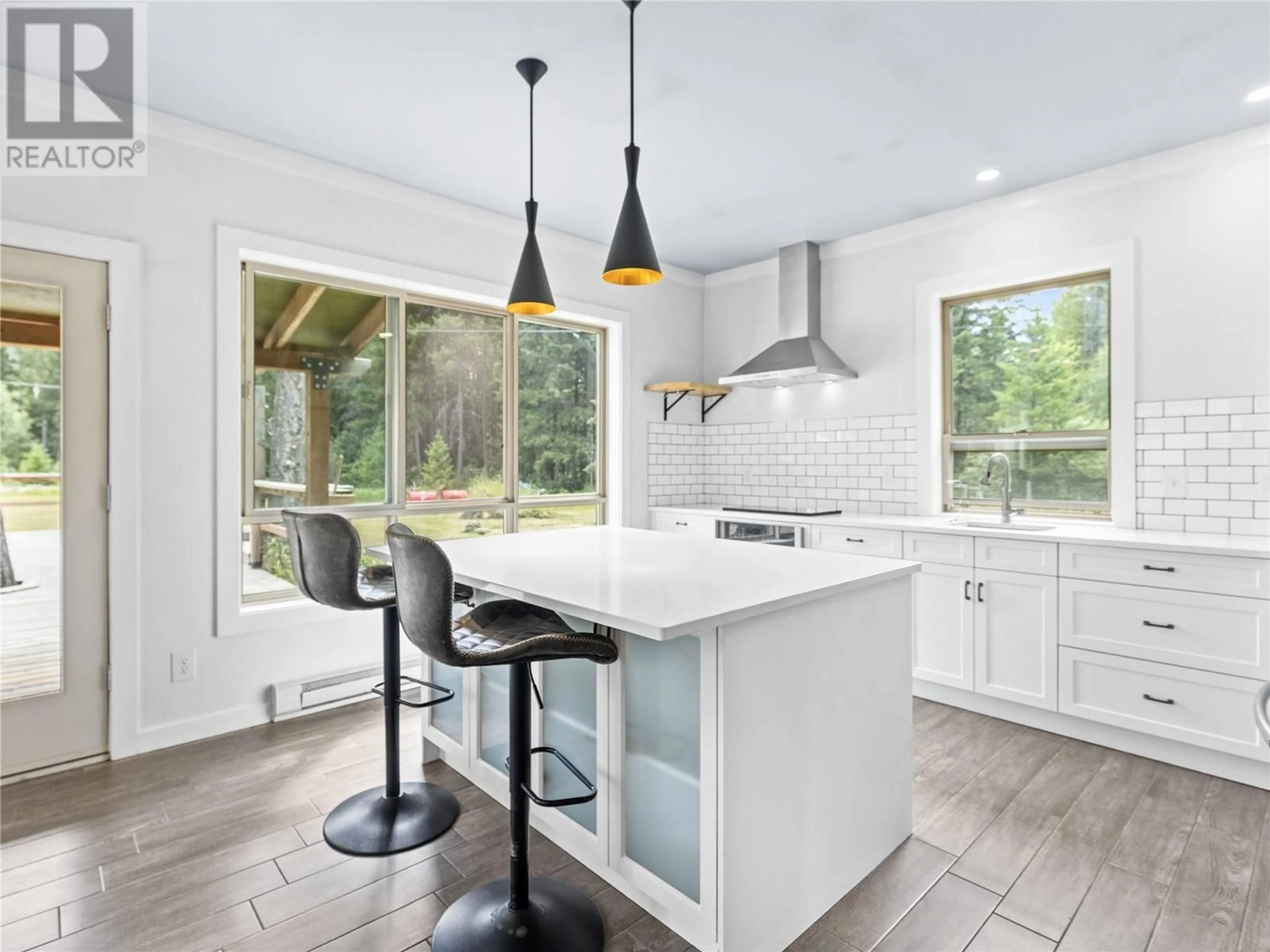 Contemporary kitchen, unknown for 3272 BARRIERE LAKES ROAD, Barriere British Columbia V0E1E0