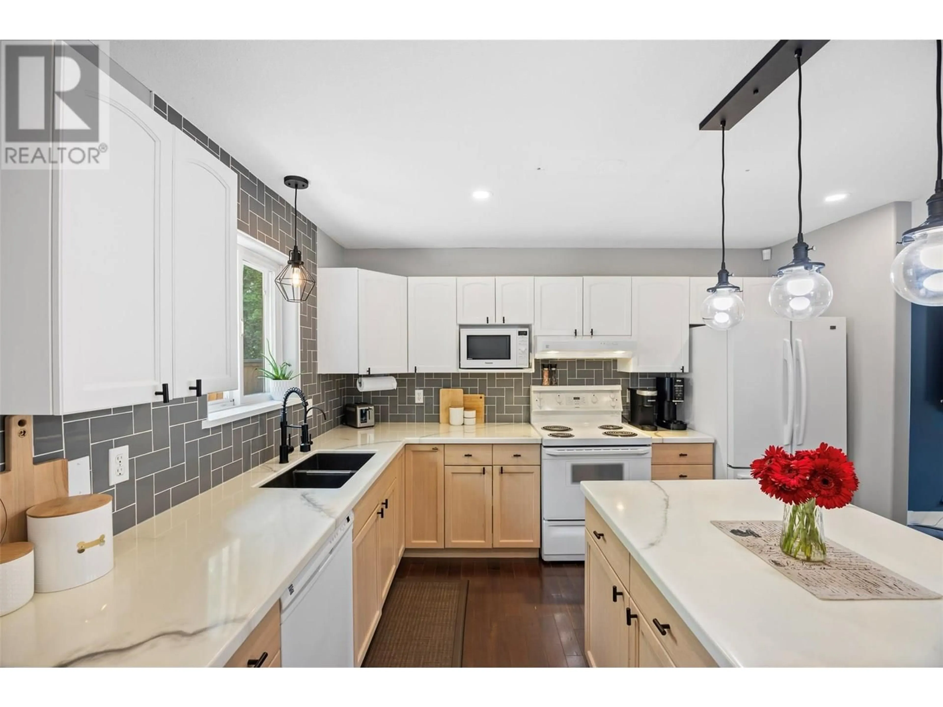 Open concept kitchen, ceramic/tile floor for 1368 SUNSHINE COURT, Kamloops British Columbia V2E2P9