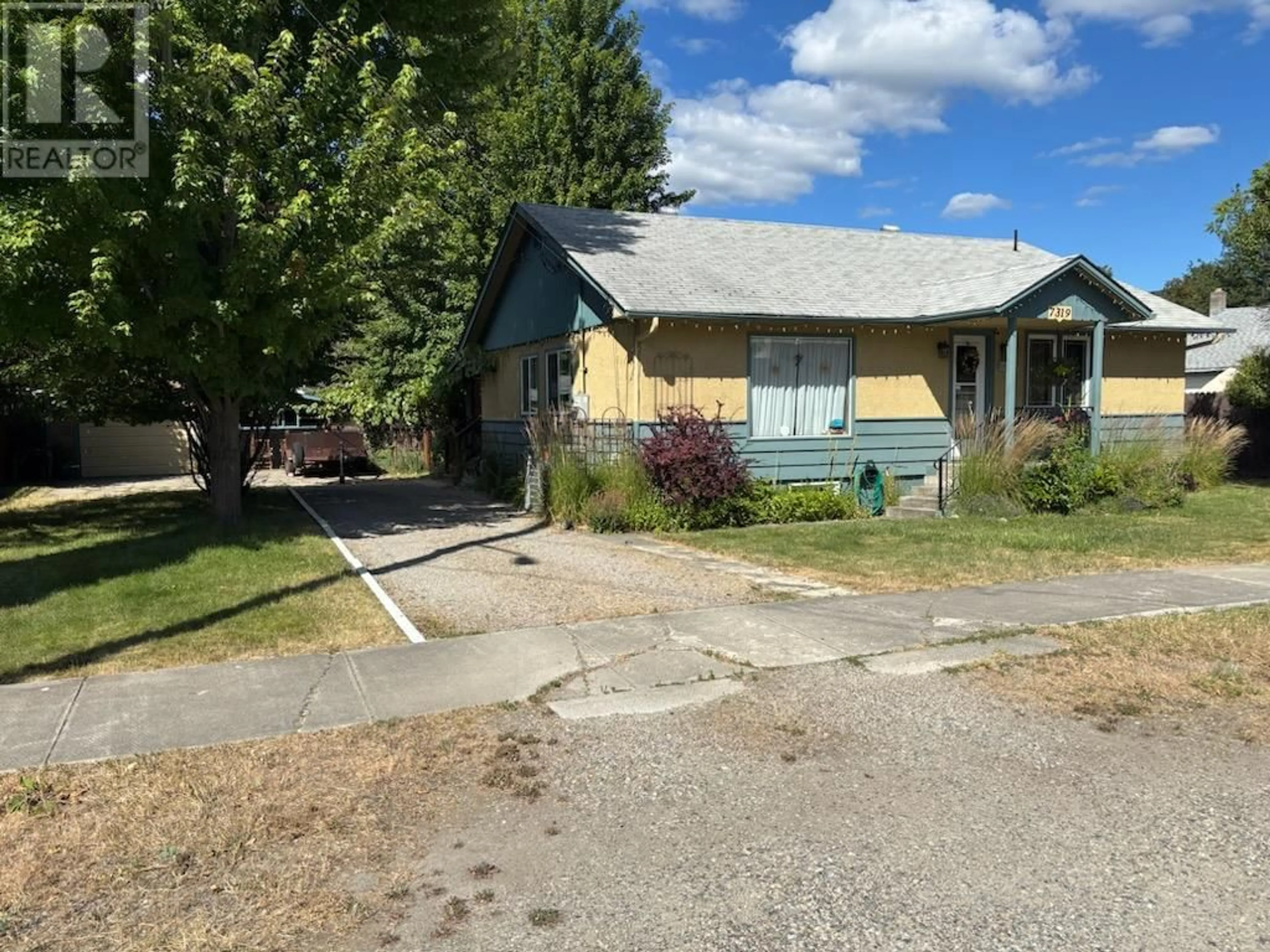 A pic from outside/outdoor area/front of a property/back of a property/a pic from drone, street for 7319 9TH STREET, Grand Forks British Columbia V0H1H0