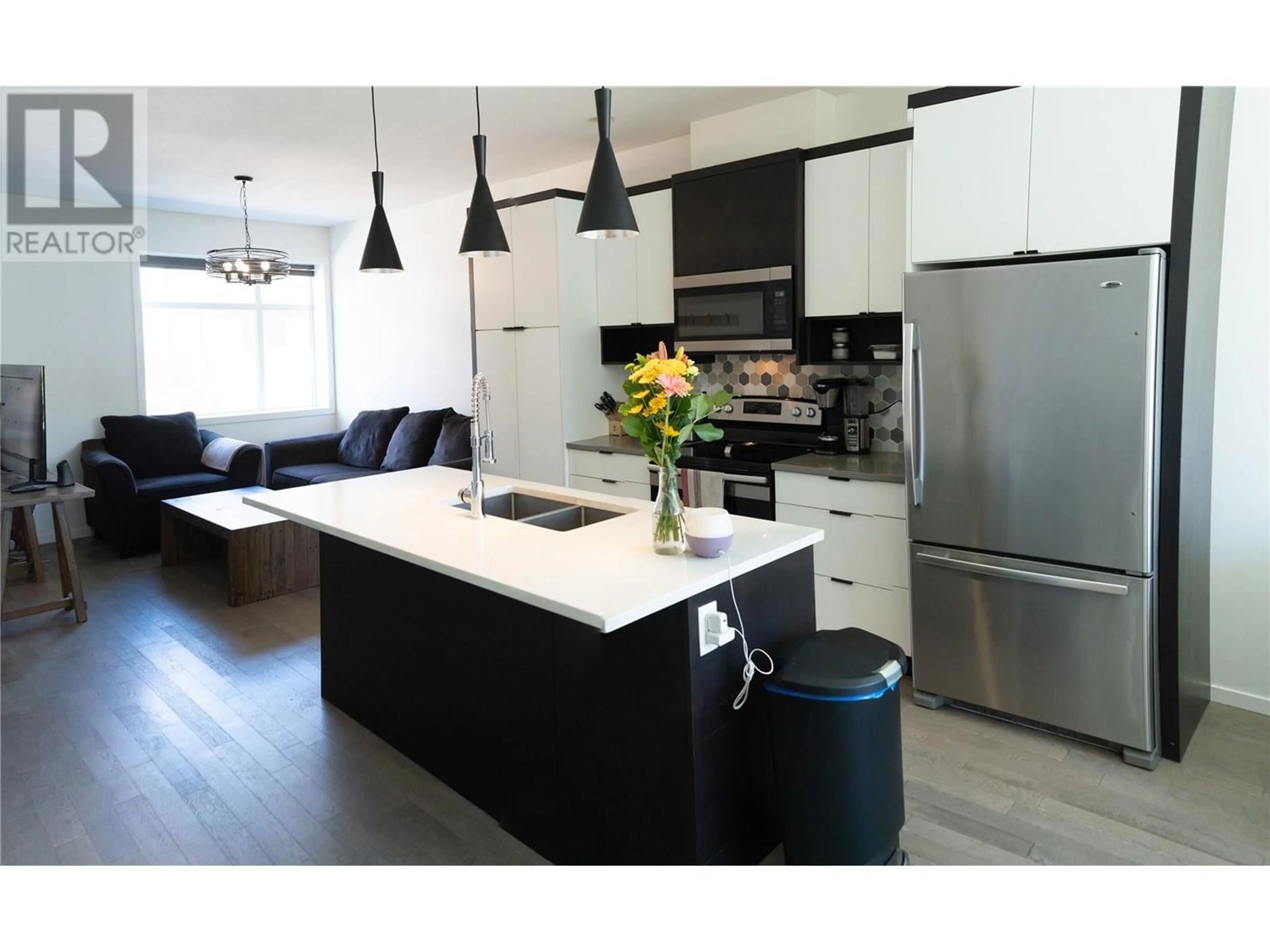 Contemporary kitchen, unknown for 2 - 5400 WILLOW DRIVE, Vernon British Columbia V1T7R3