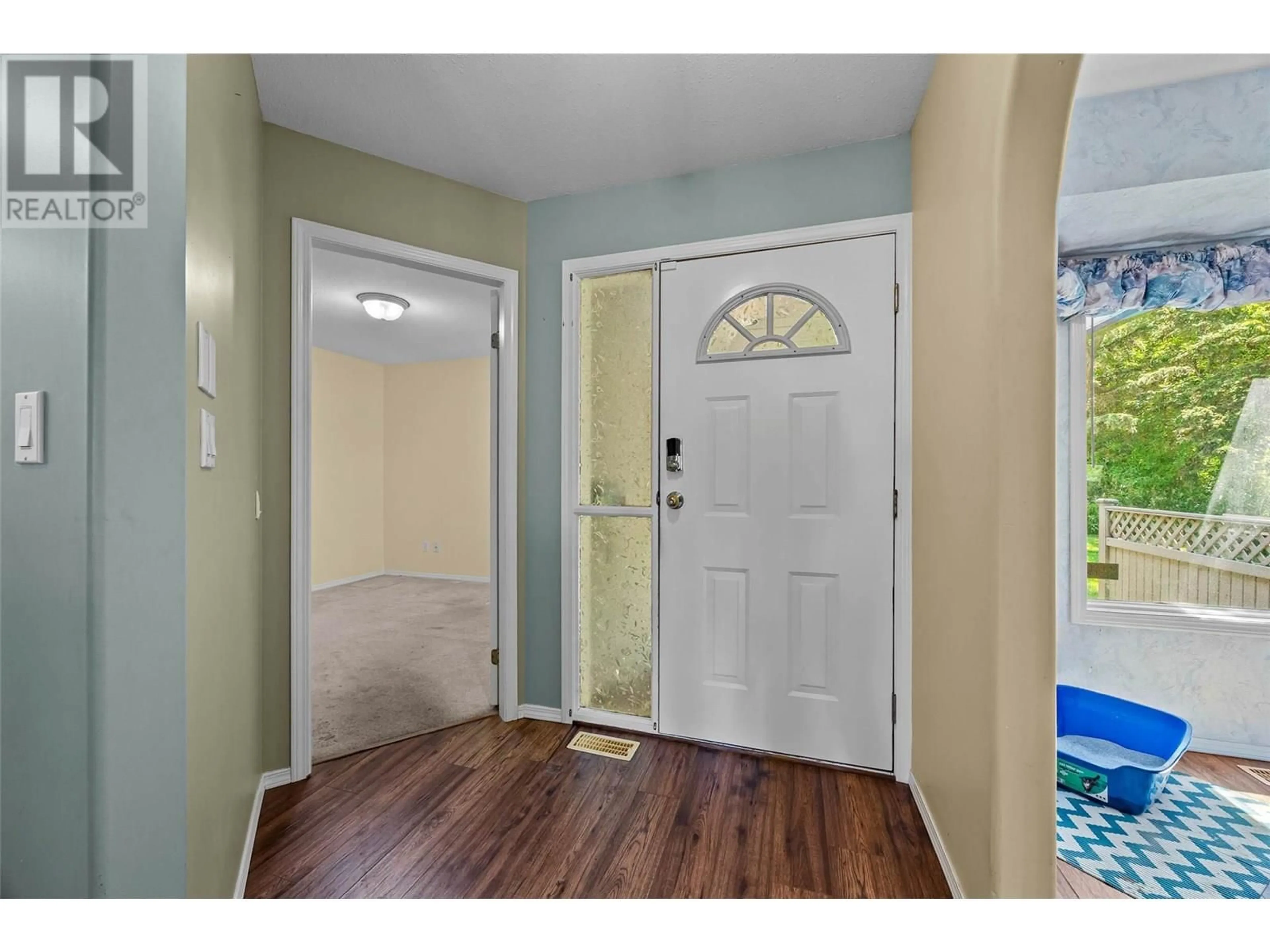 Indoor entryway for 40 - 1580 SPRINGHILL DRIVE, Kamloops British Columbia V2E2H1