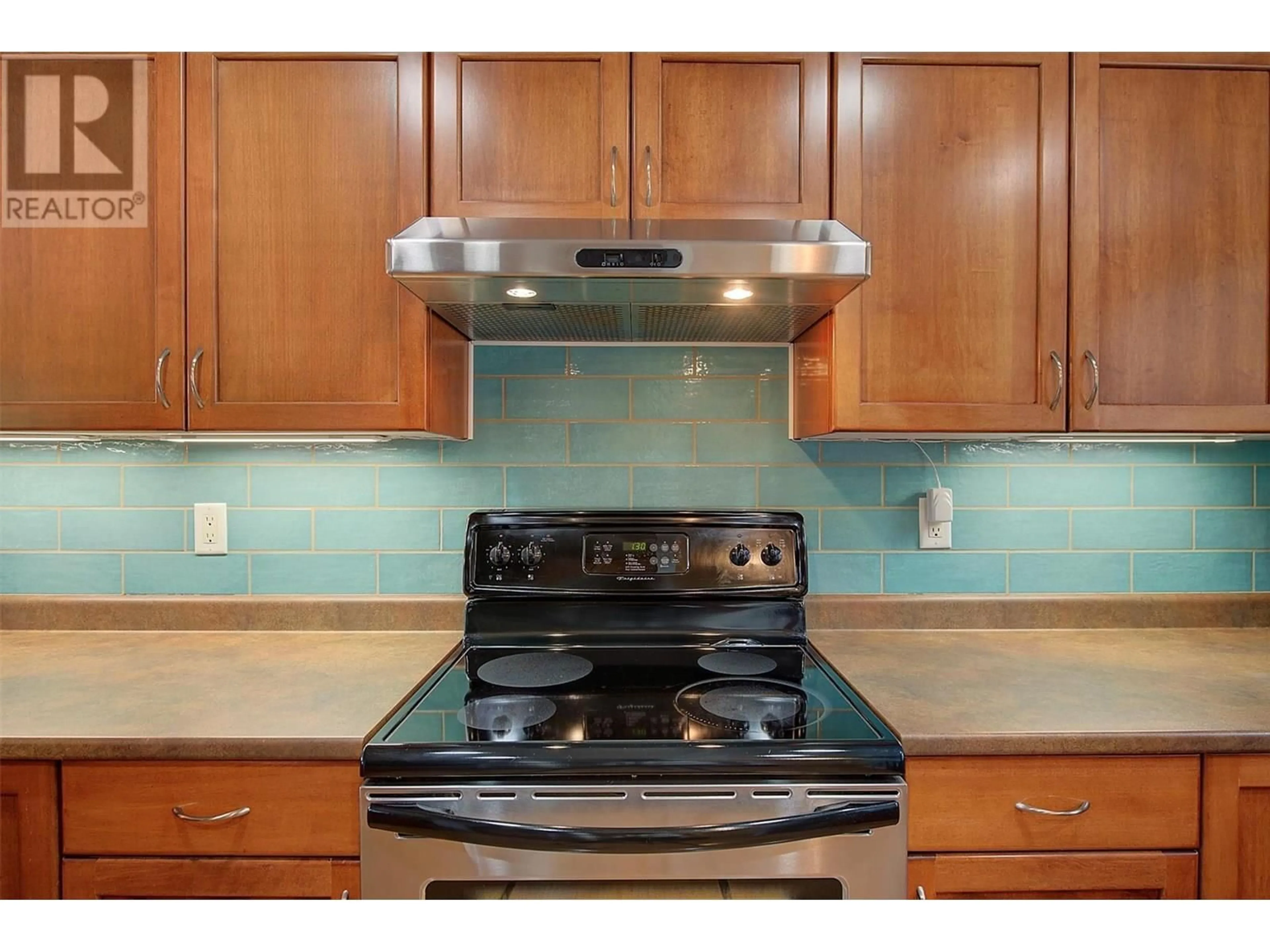 Standard kitchen, ceramic/tile floor for 6 - 788 RUTLAND ROAD NORTH, Kelowna British Columbia V1X8B4