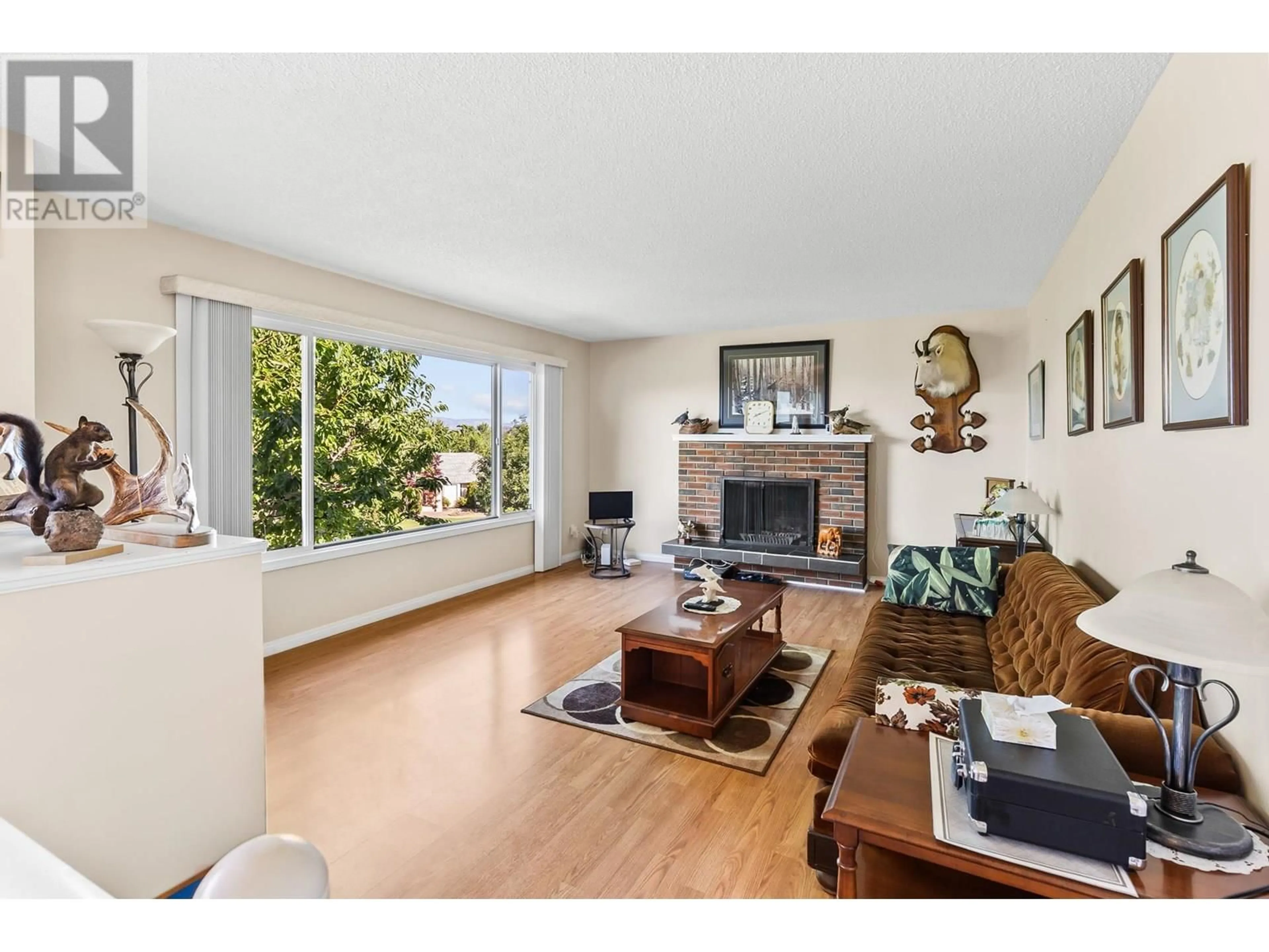 Living room with furniture, unknown for 465 SEAFORD ROAD, Kelowna British Columbia V1X5L3