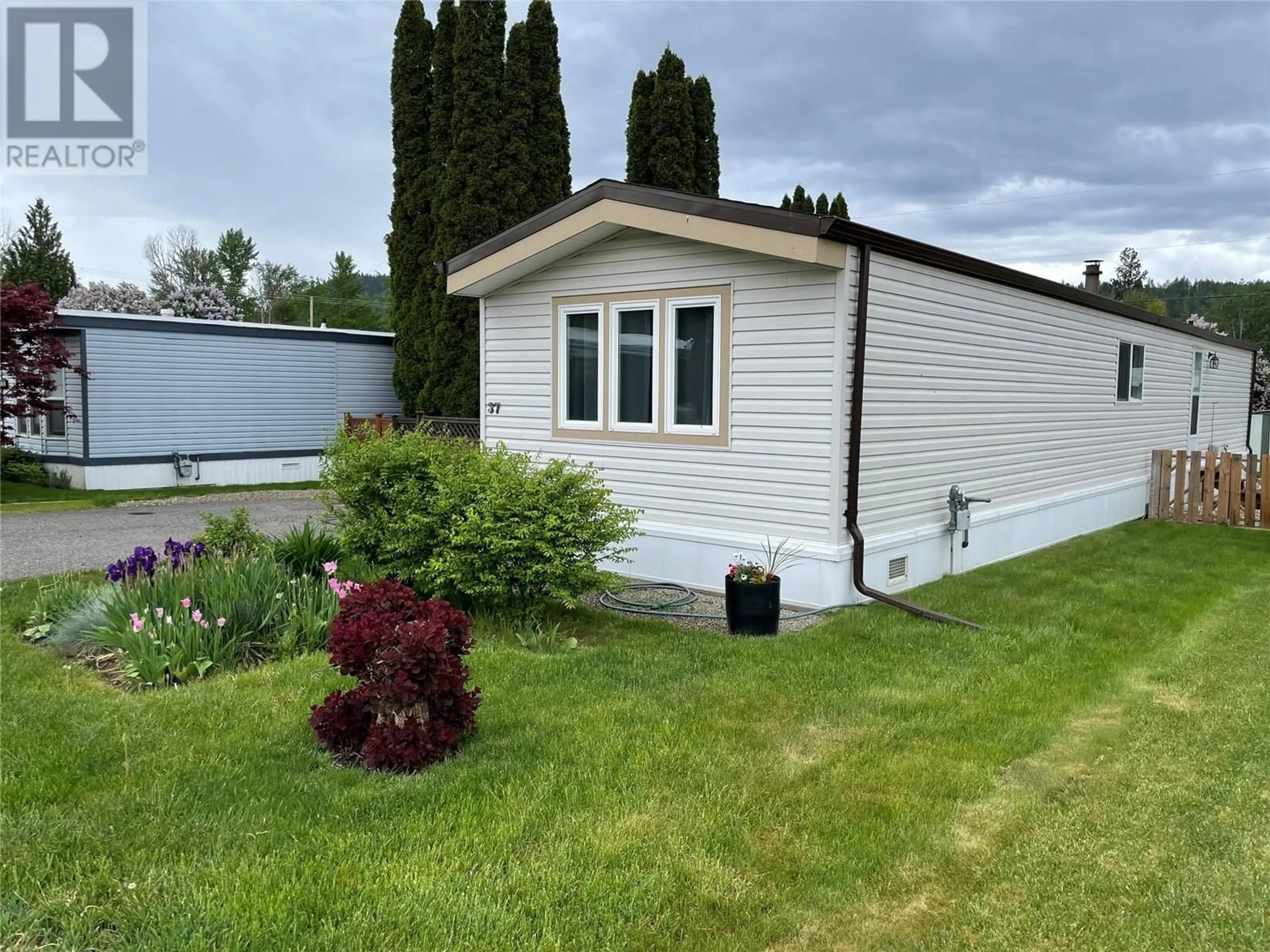 Home with vinyl exterior material, unknown for 37 - 720 COMMONWEALTH ROAD, Kelowna British Columbia V4V1R3