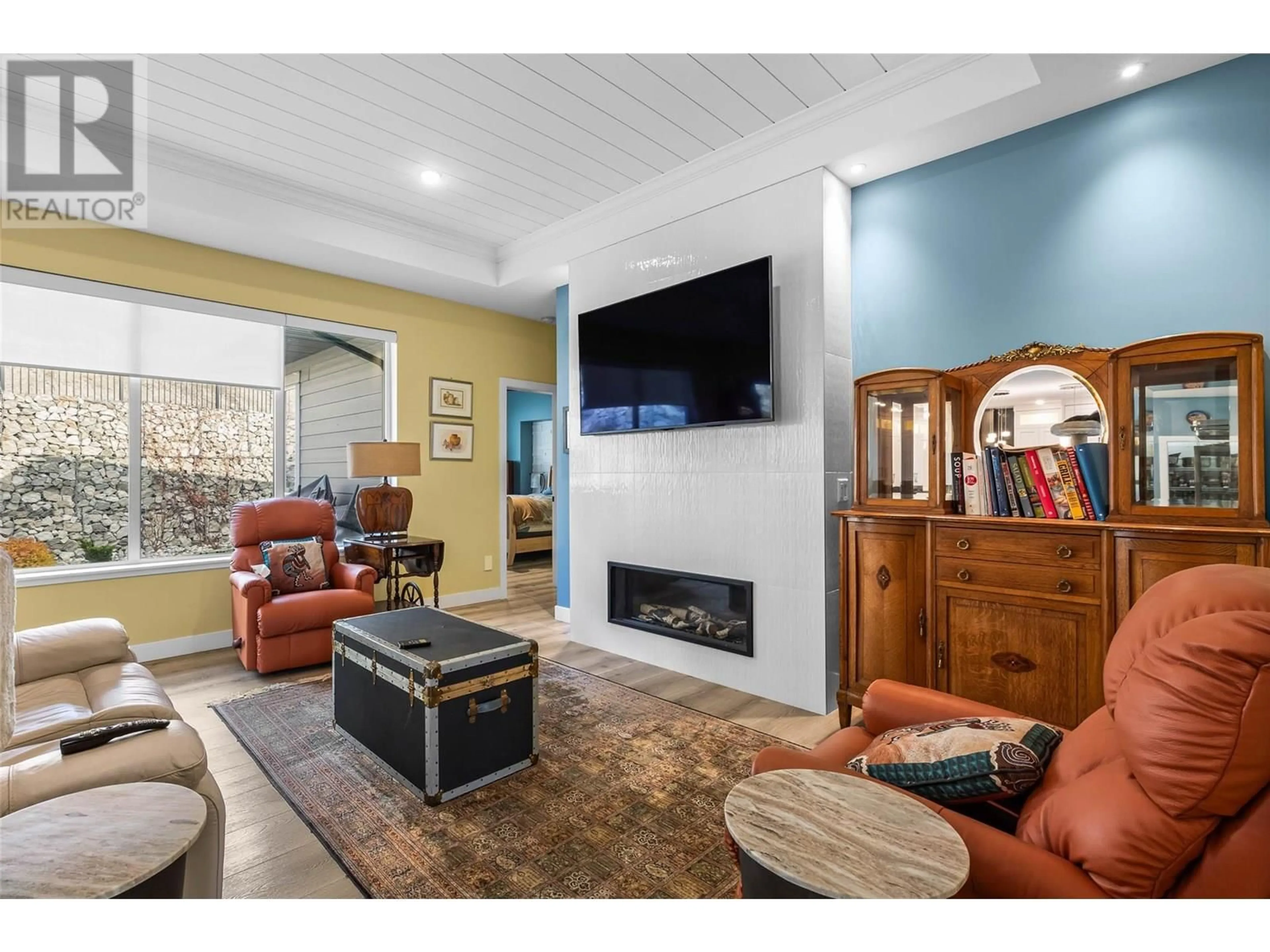 Living room with furniture, unknown for 4103 RIO VISTA PLACE, Kamloops British Columbia V2H0E1