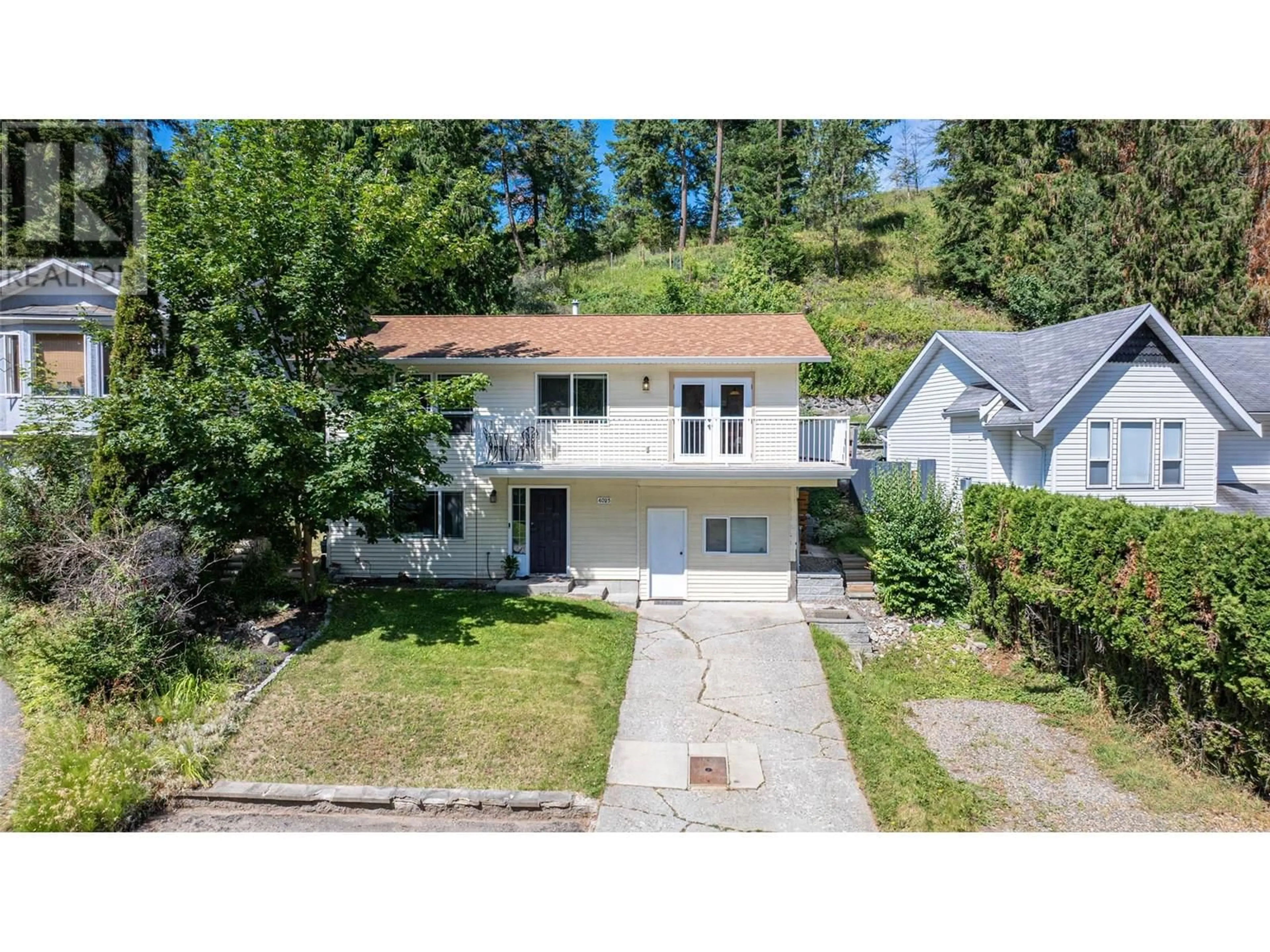 A pic from outside/outdoor area/front of a property/back of a property/a pic from drone, street for 4025 HIGHLAND PARK DRIVE, Armstrong British Columbia V4Y0K3