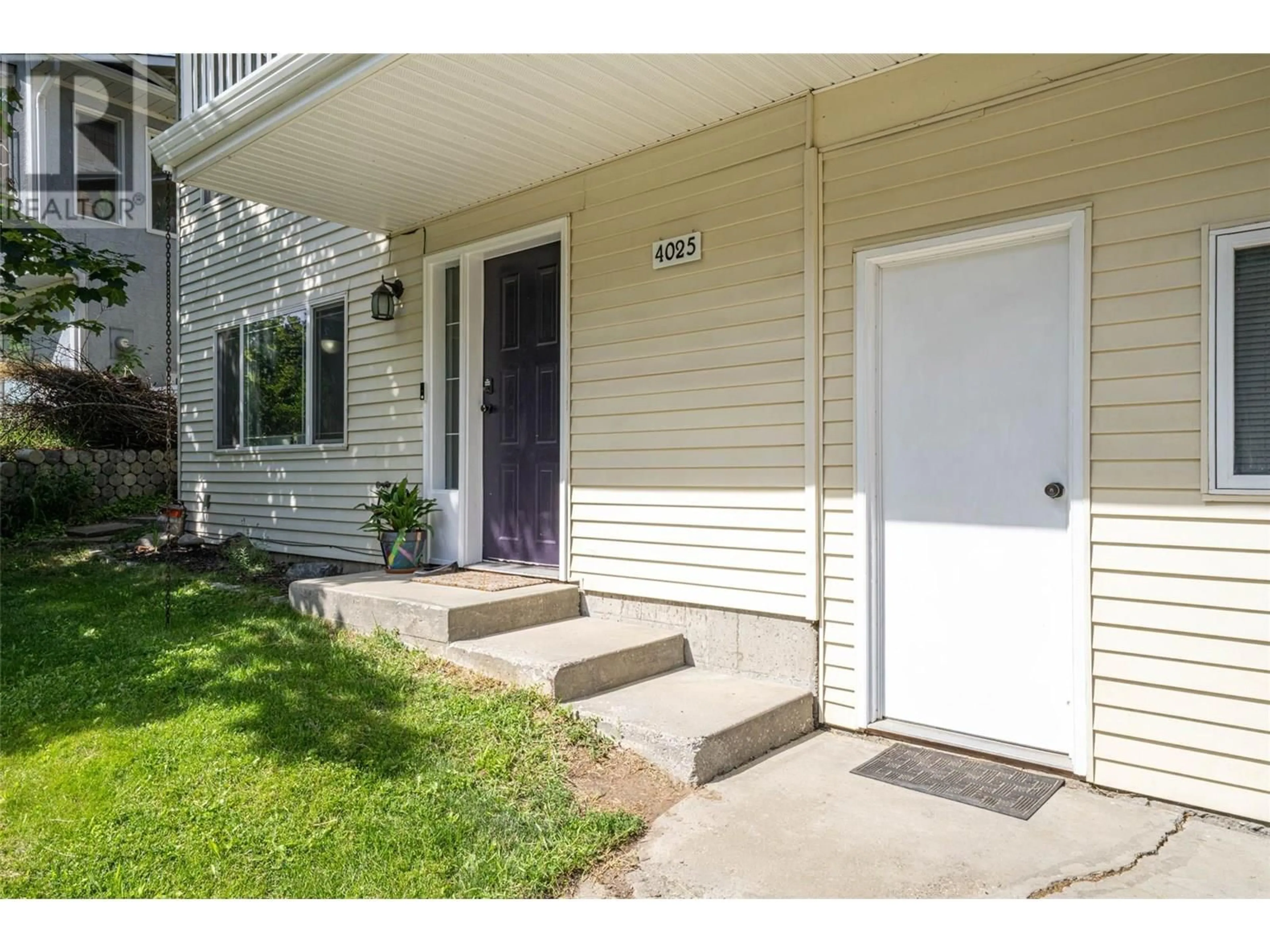 Indoor entryway for 4025 HIGHLAND PARK DRIVE, Armstrong British Columbia V4Y0K3