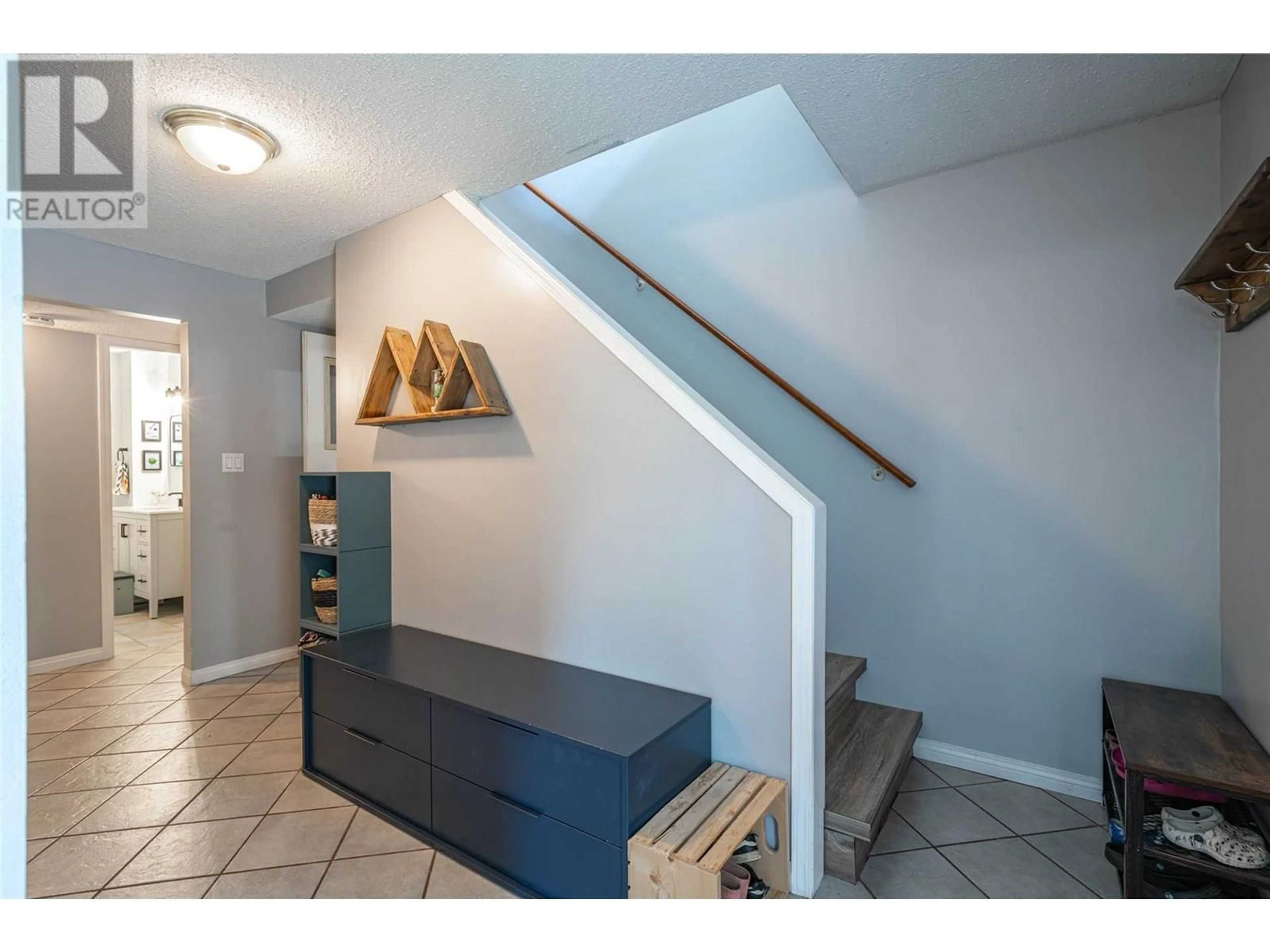 Indoor entryway for 4025 HIGHLAND PARK DRIVE, Armstrong British Columbia V4Y0K3