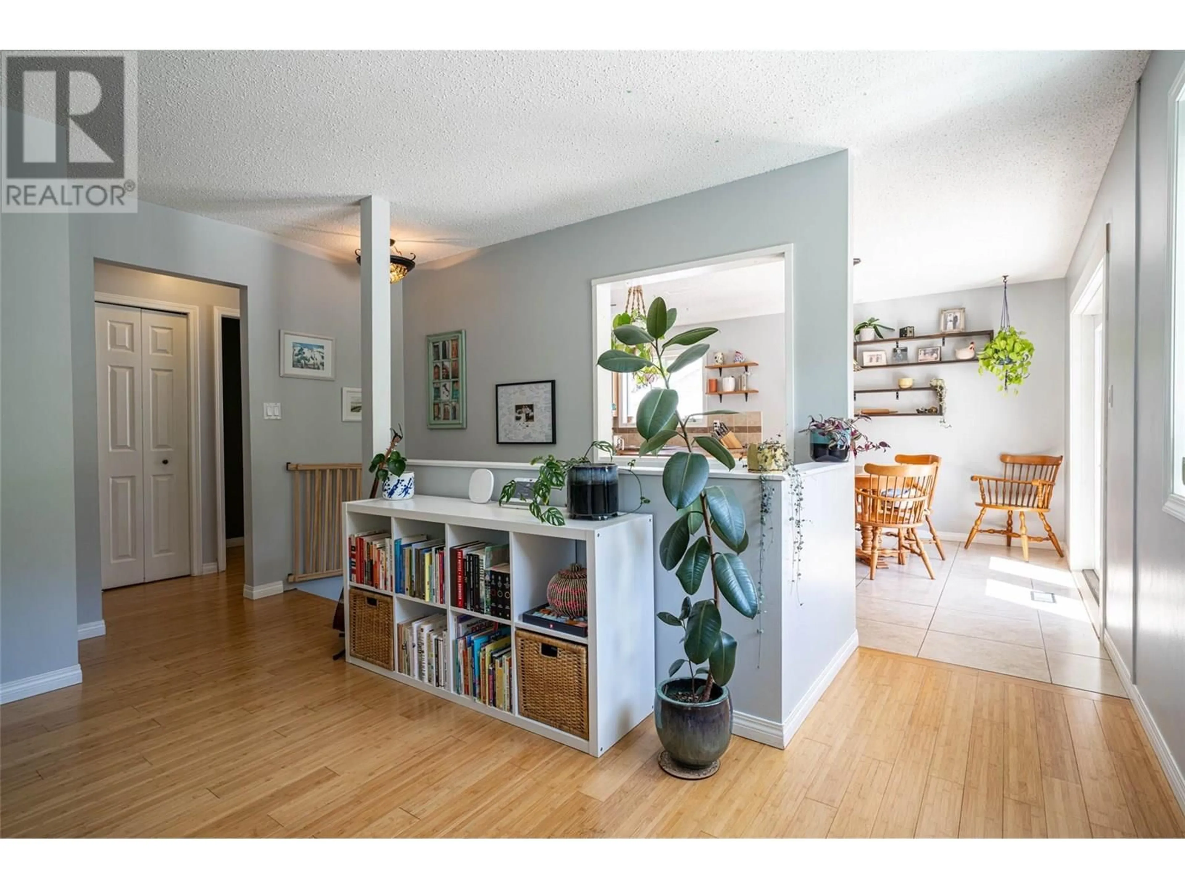 Open concept kitchen, wood/laminate floor for 4025 HIGHLAND PARK DRIVE, Armstrong British Columbia V4Y0K3
