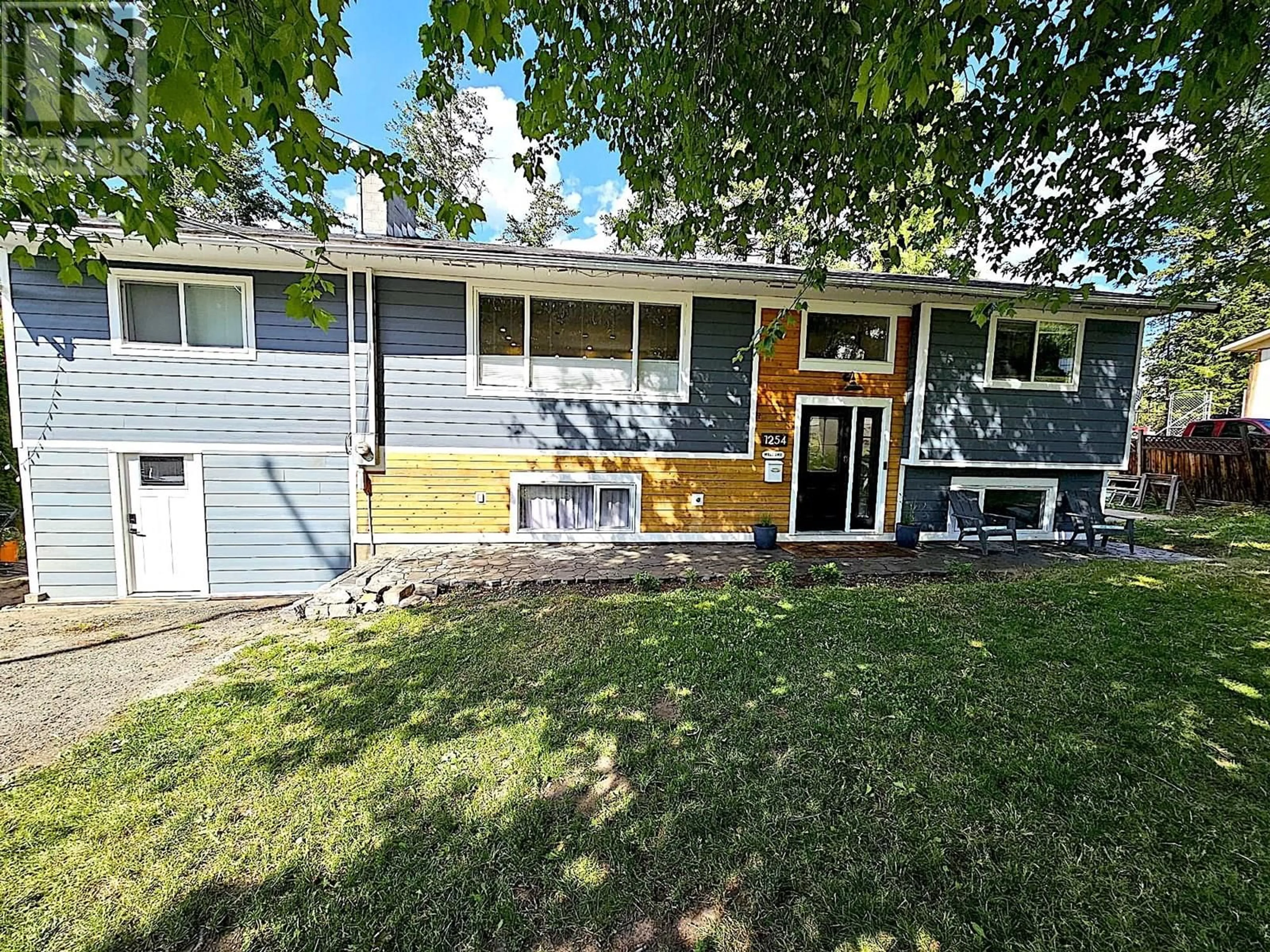 Home with vinyl exterior material, street for 1254 FOXWOOD LANE, Kamloops British Columbia V2C5E3