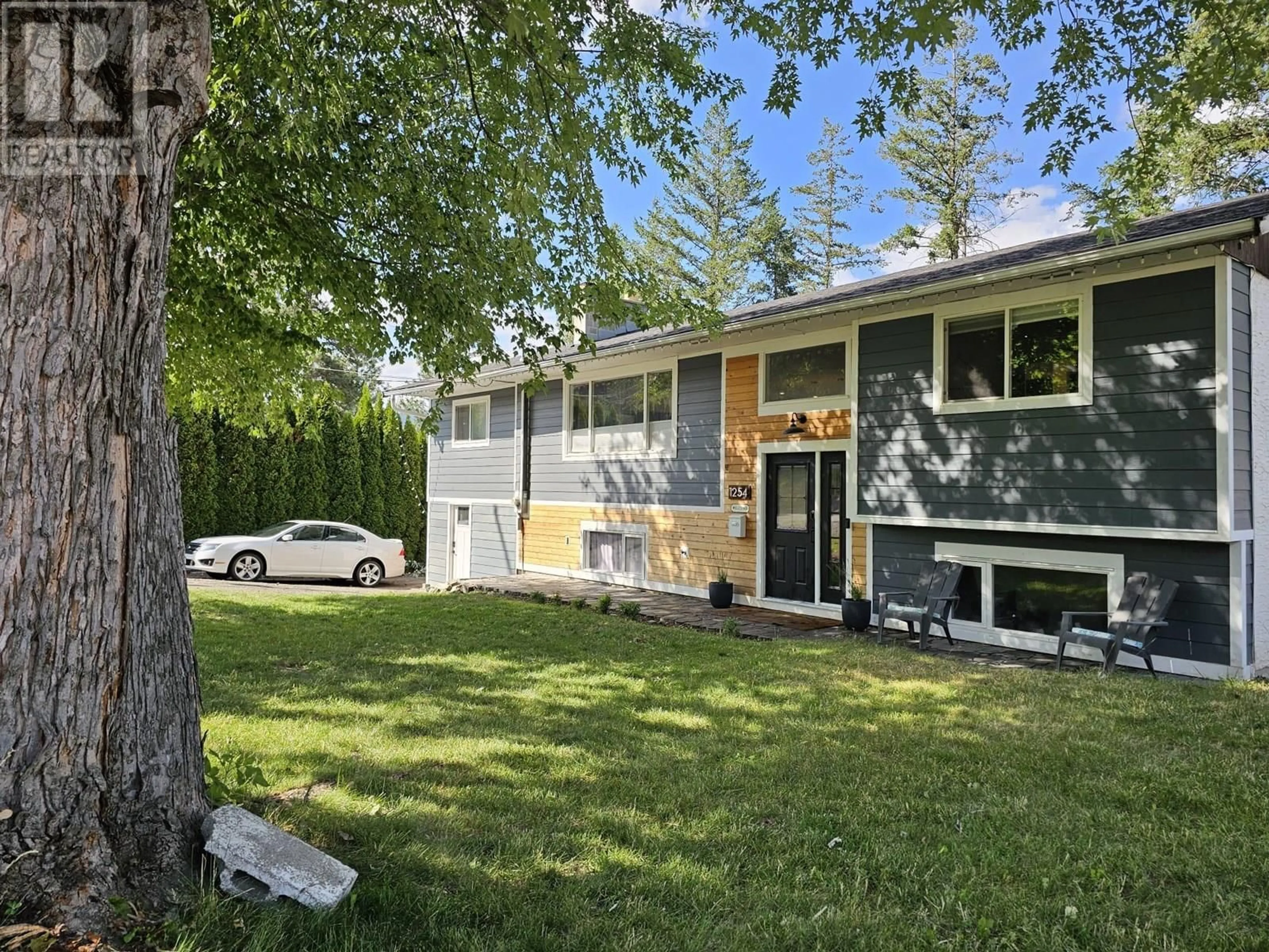 Home with vinyl exterior material, street for 1254 FOXWOOD LANE, Kamloops British Columbia V2C5E3