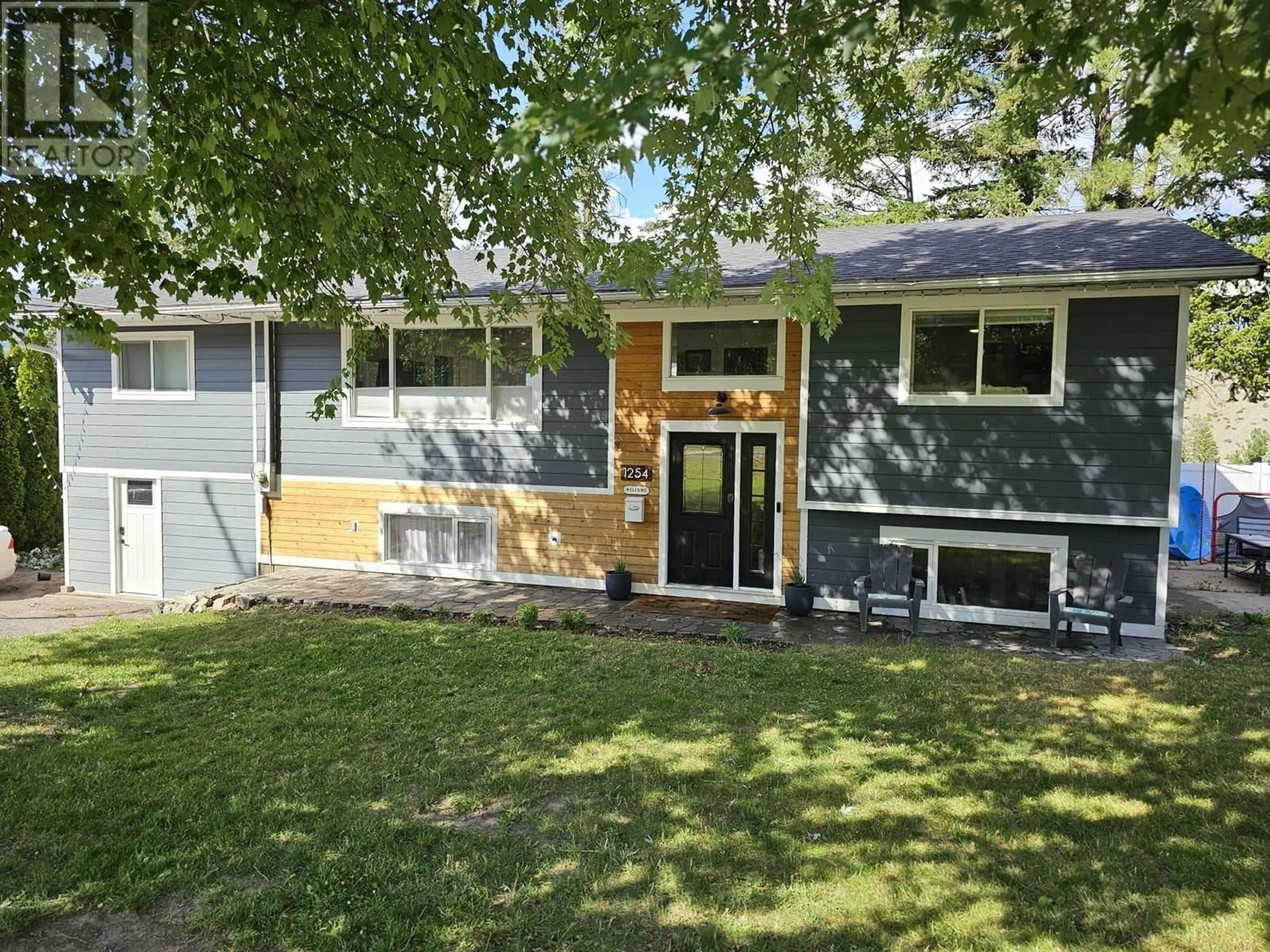 Home with vinyl exterior material, street for 1254 FOXWOOD LANE, Kamloops British Columbia V2C5E3
