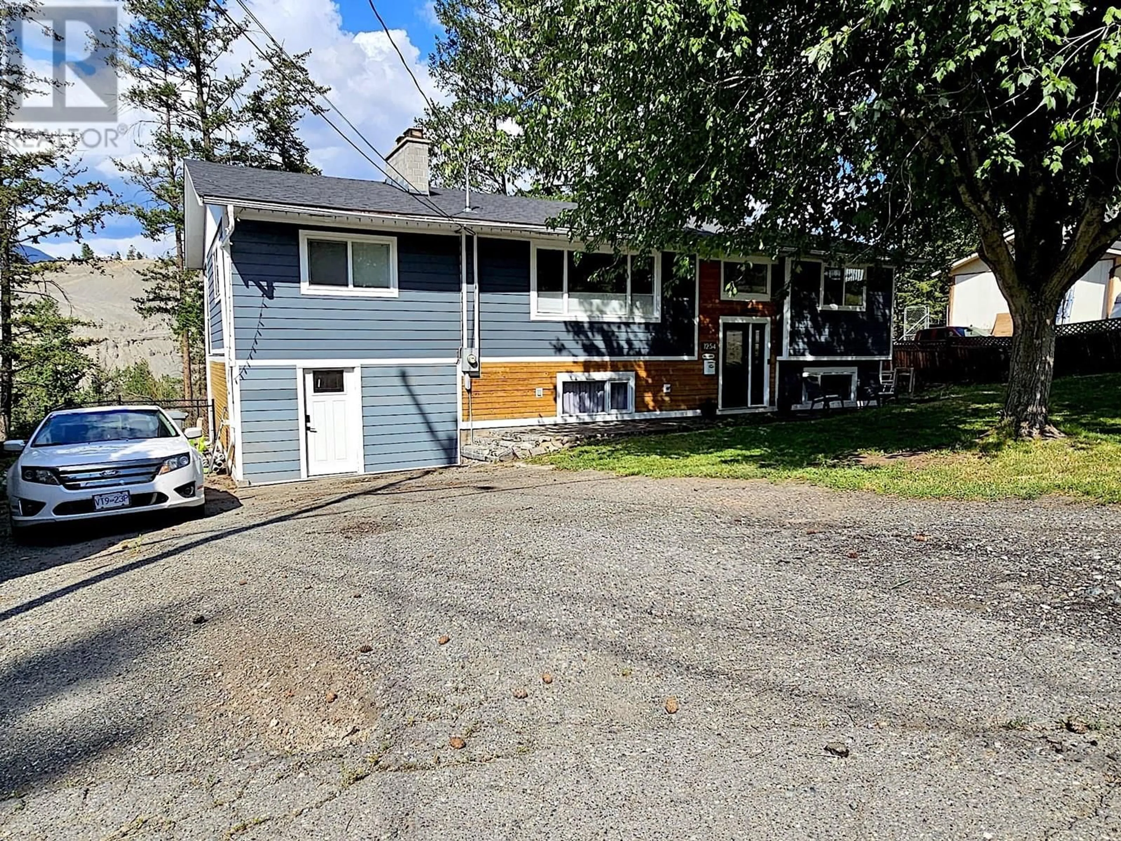 A pic from outside/outdoor area/front of a property/back of a property/a pic from drone, street for 1254 FOXWOOD LANE, Kamloops British Columbia V2C5E3