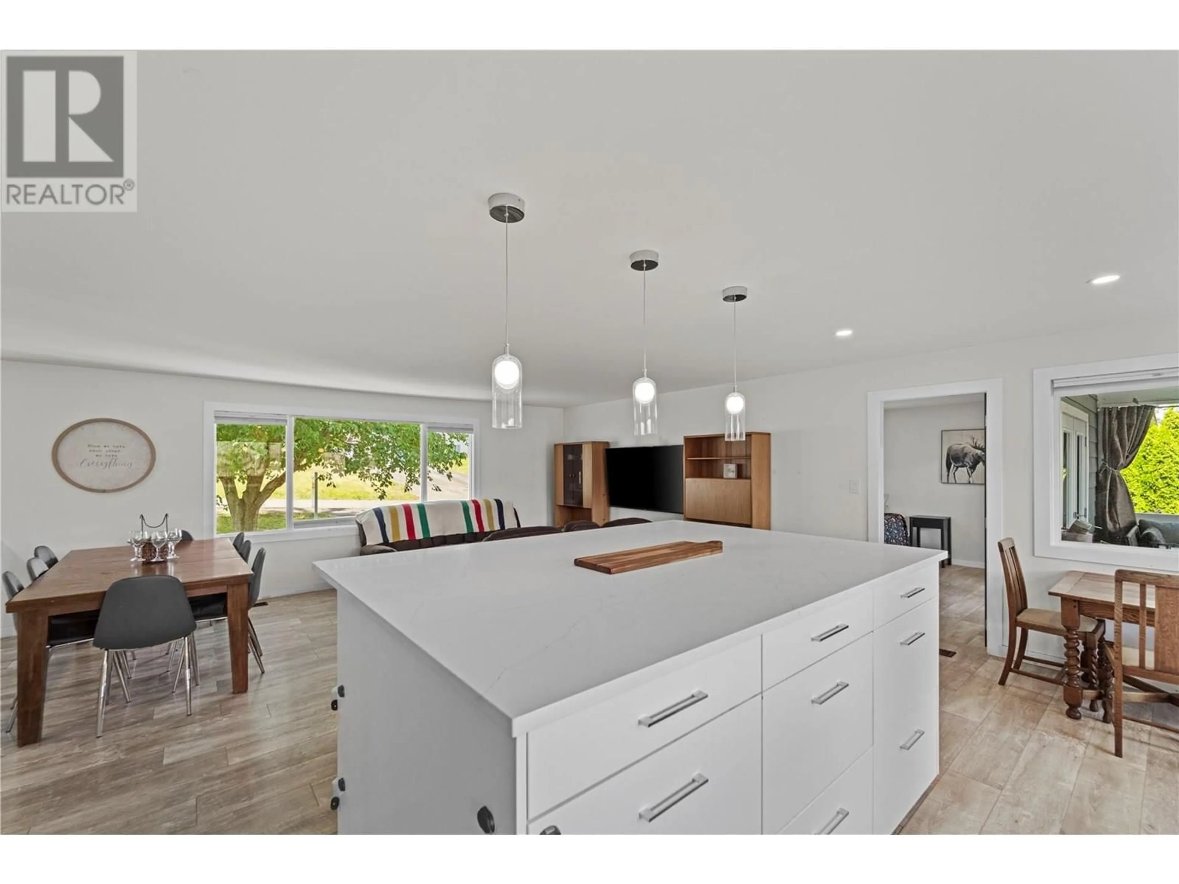 Open concept kitchen, unknown for 1254 FOXWOOD LANE, Kamloops British Columbia V2C5E3
