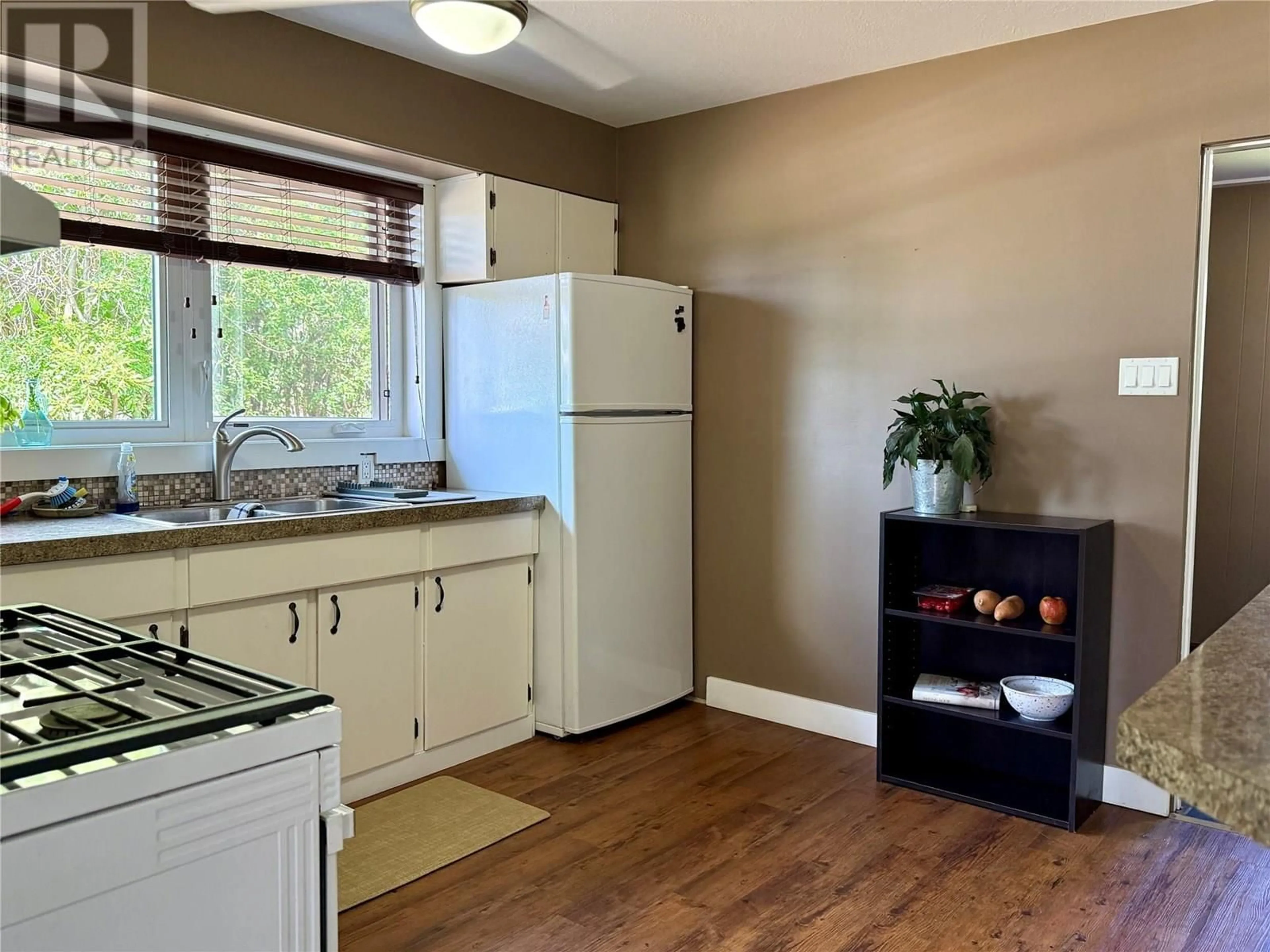 Standard kitchen, unknown for 5207 51 AVENUE, Pouce Coupe British Columbia V0C2C0