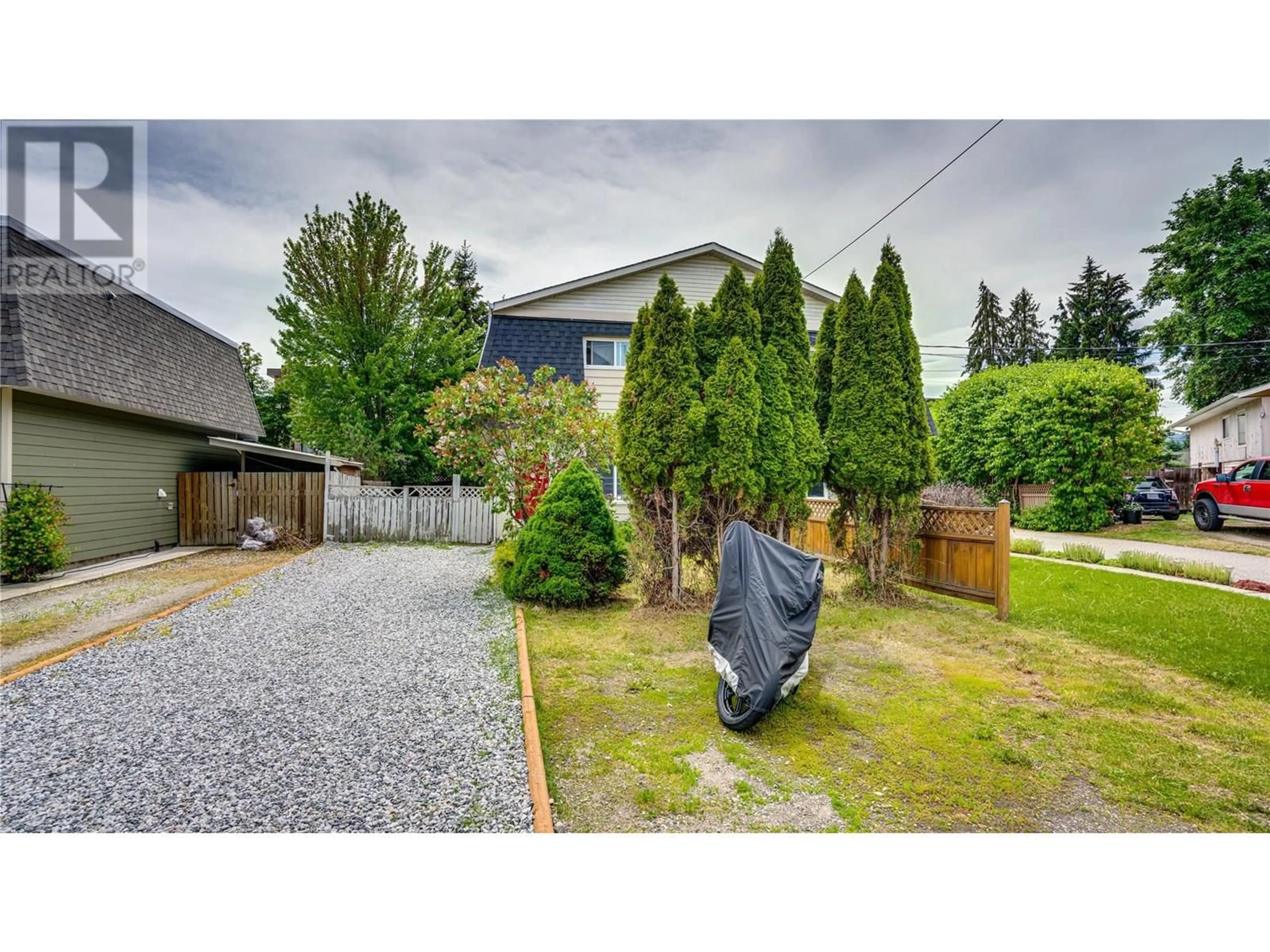 A pic from outside/outdoor area/front of a property/back of a property/a pic from drone, street for 3319 BELAIRE DRIVE, Armstrong British Columbia V4Y0K1