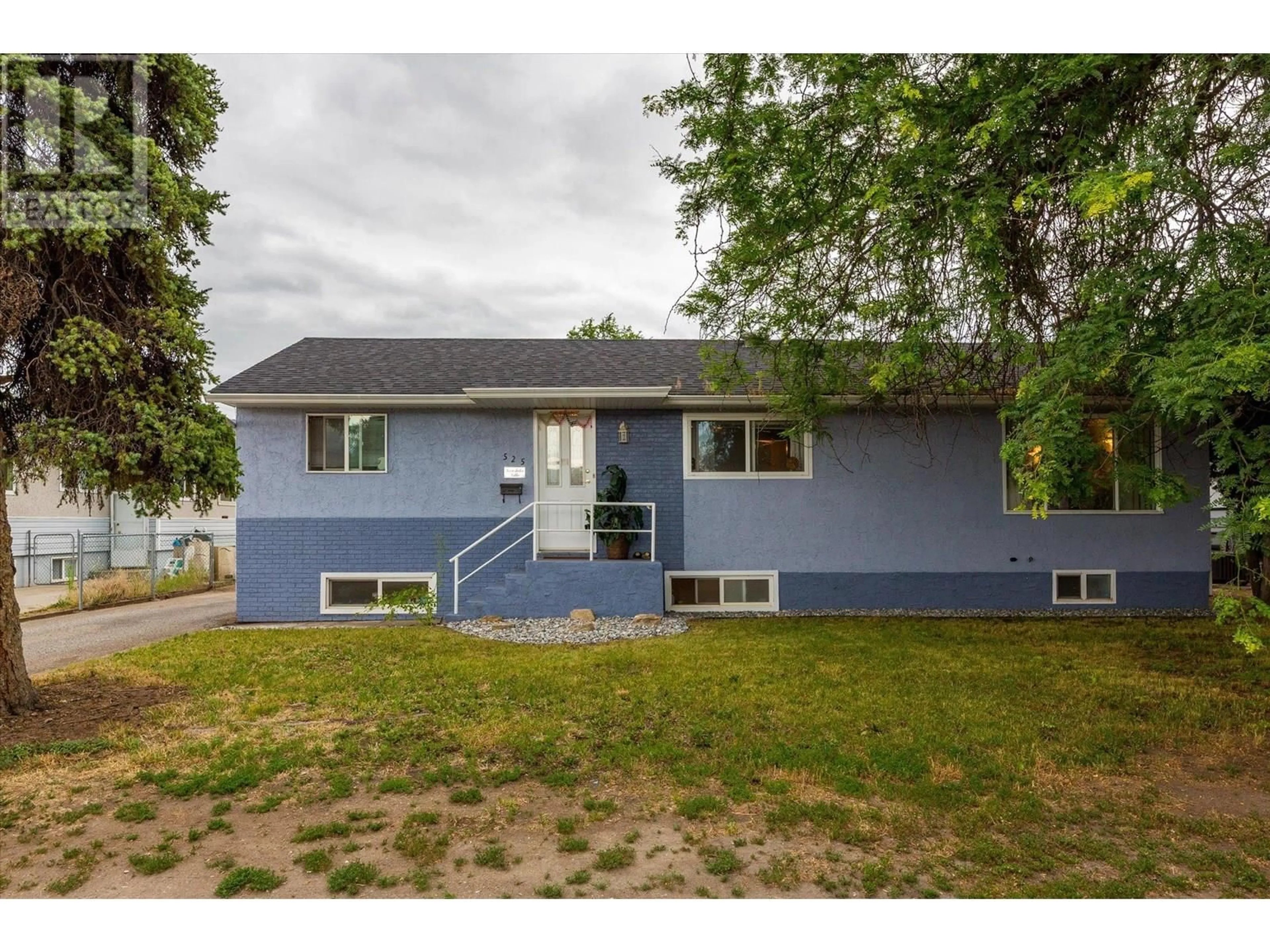 Home with vinyl exterior material, street for 525 DONHAUSER ROAD, Kelowna British Columbia V1X3G1
