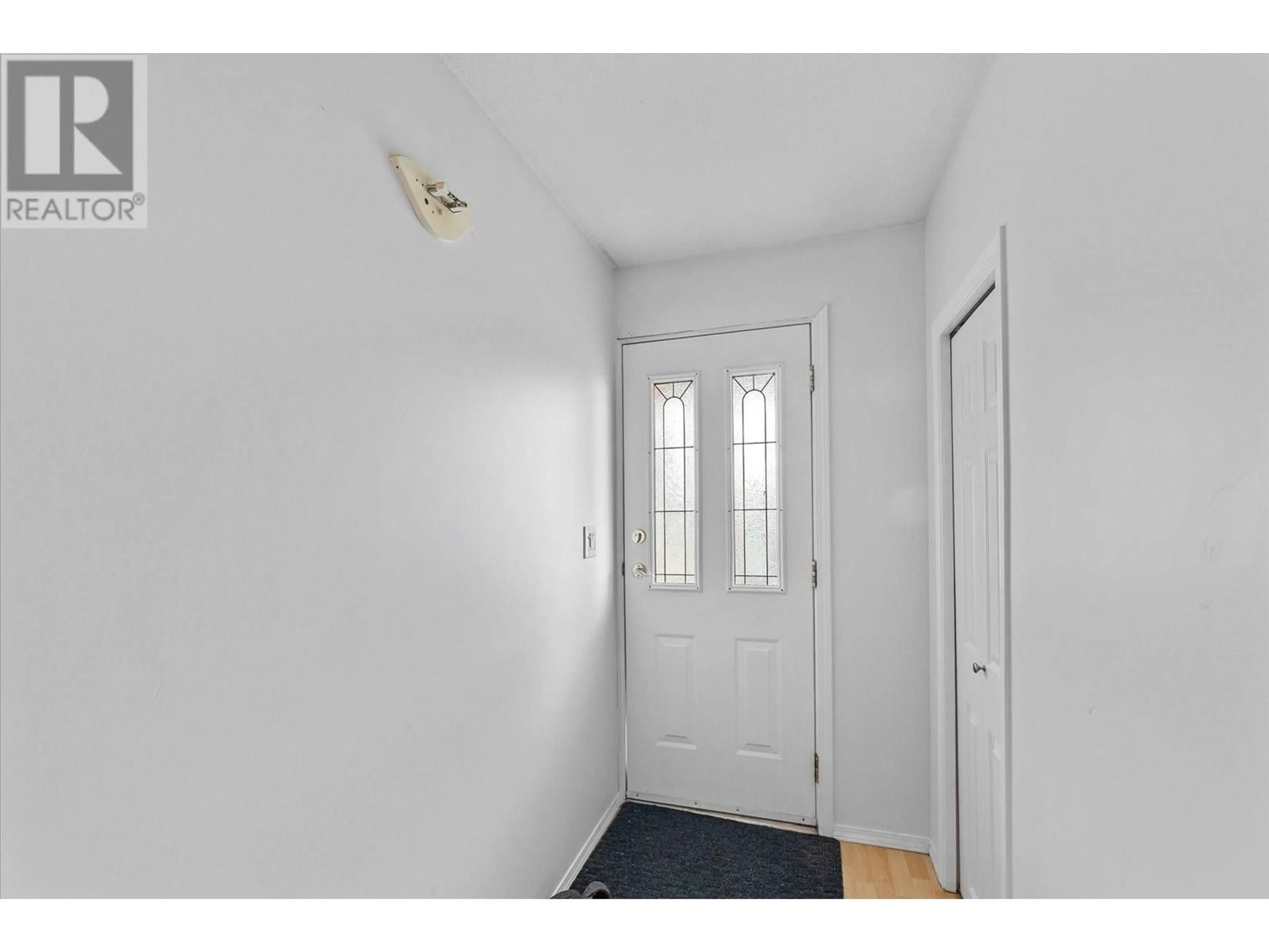 Indoor entryway for 525 DONHAUSER ROAD, Kelowna British Columbia V1X3G1