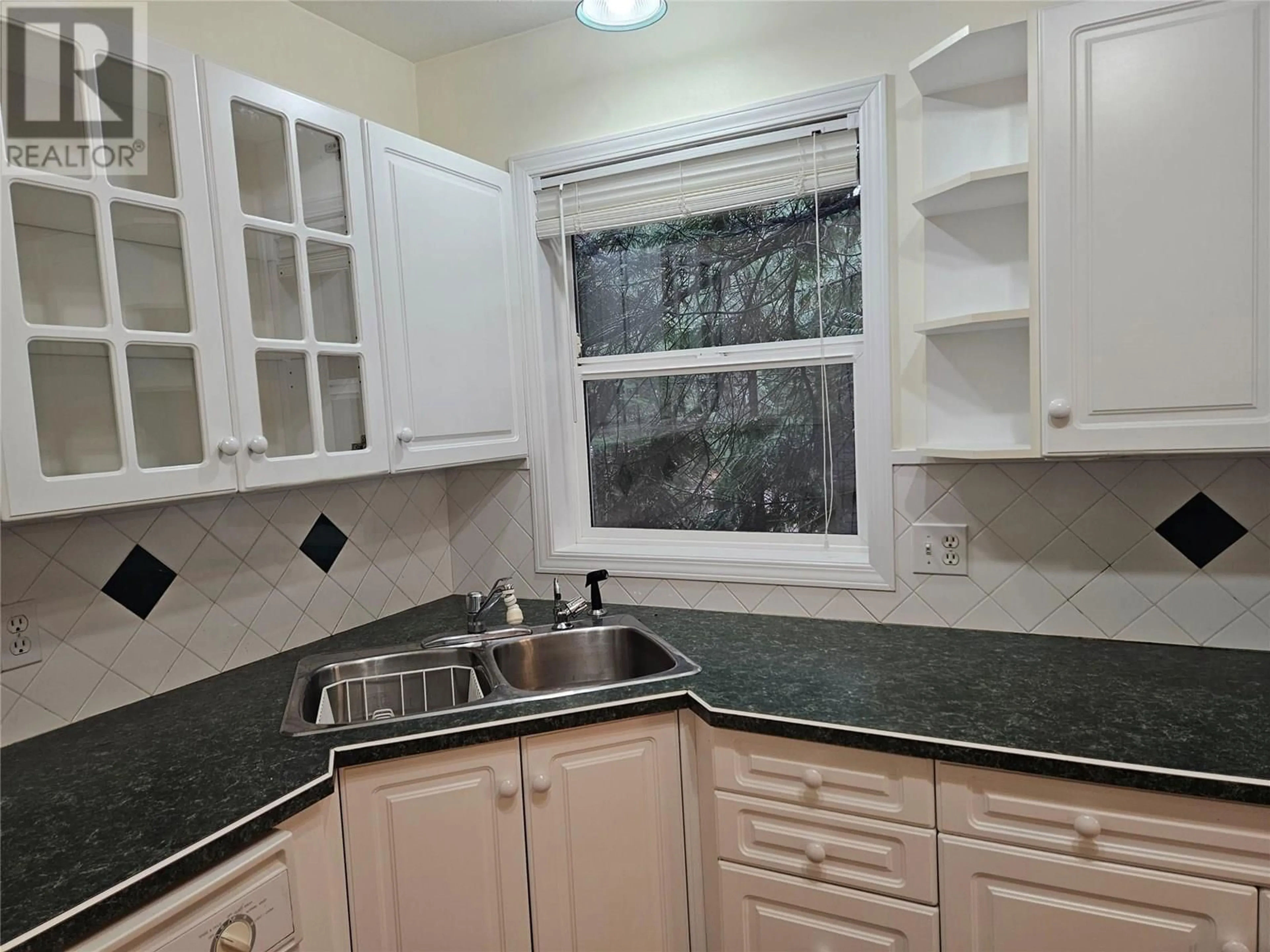 Standard kitchen, unknown for 534 BAYVIEW ROAD, Nakusp British Columbia V0G1R1
