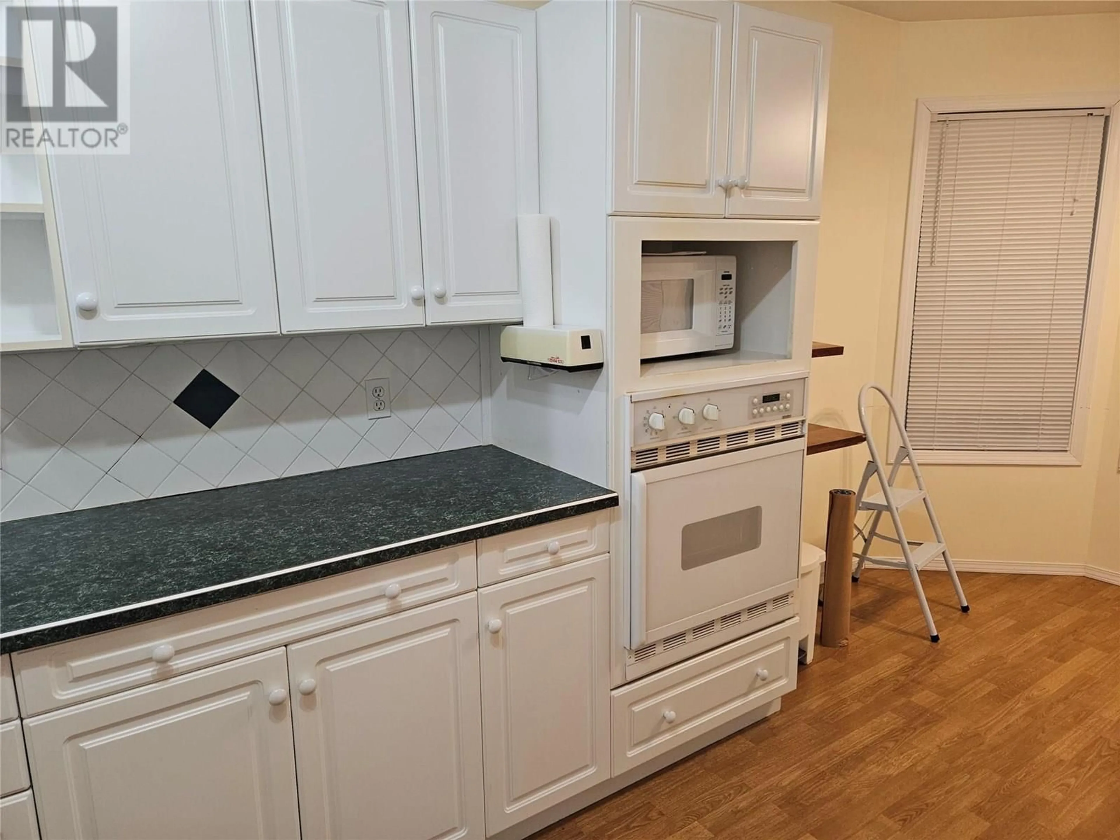Standard kitchen, unknown for 534 BAYVIEW ROAD, Nakusp British Columbia V0G1R1