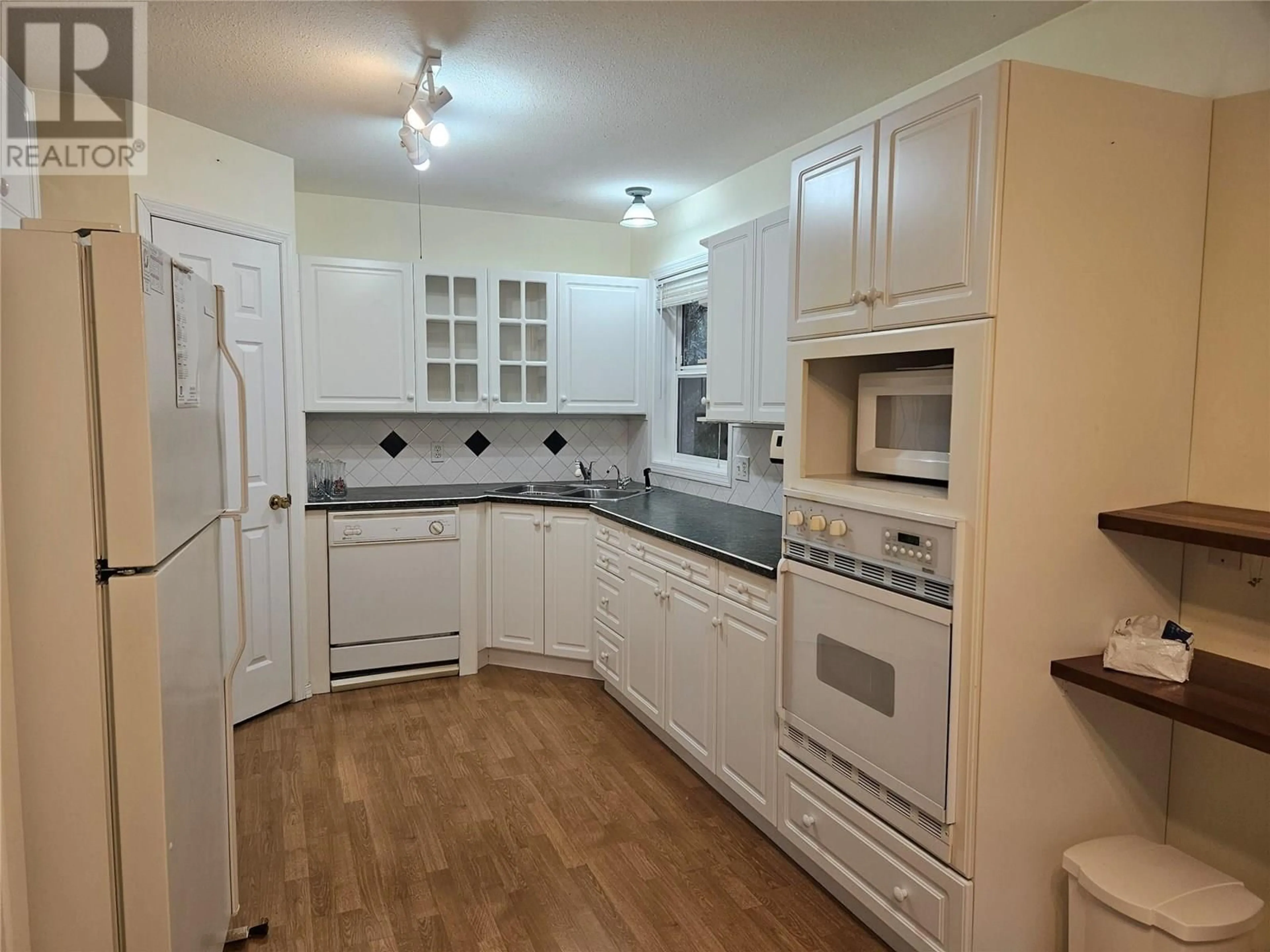 Standard kitchen, unknown for 534 BAYVIEW ROAD, Nakusp British Columbia V0G1R1