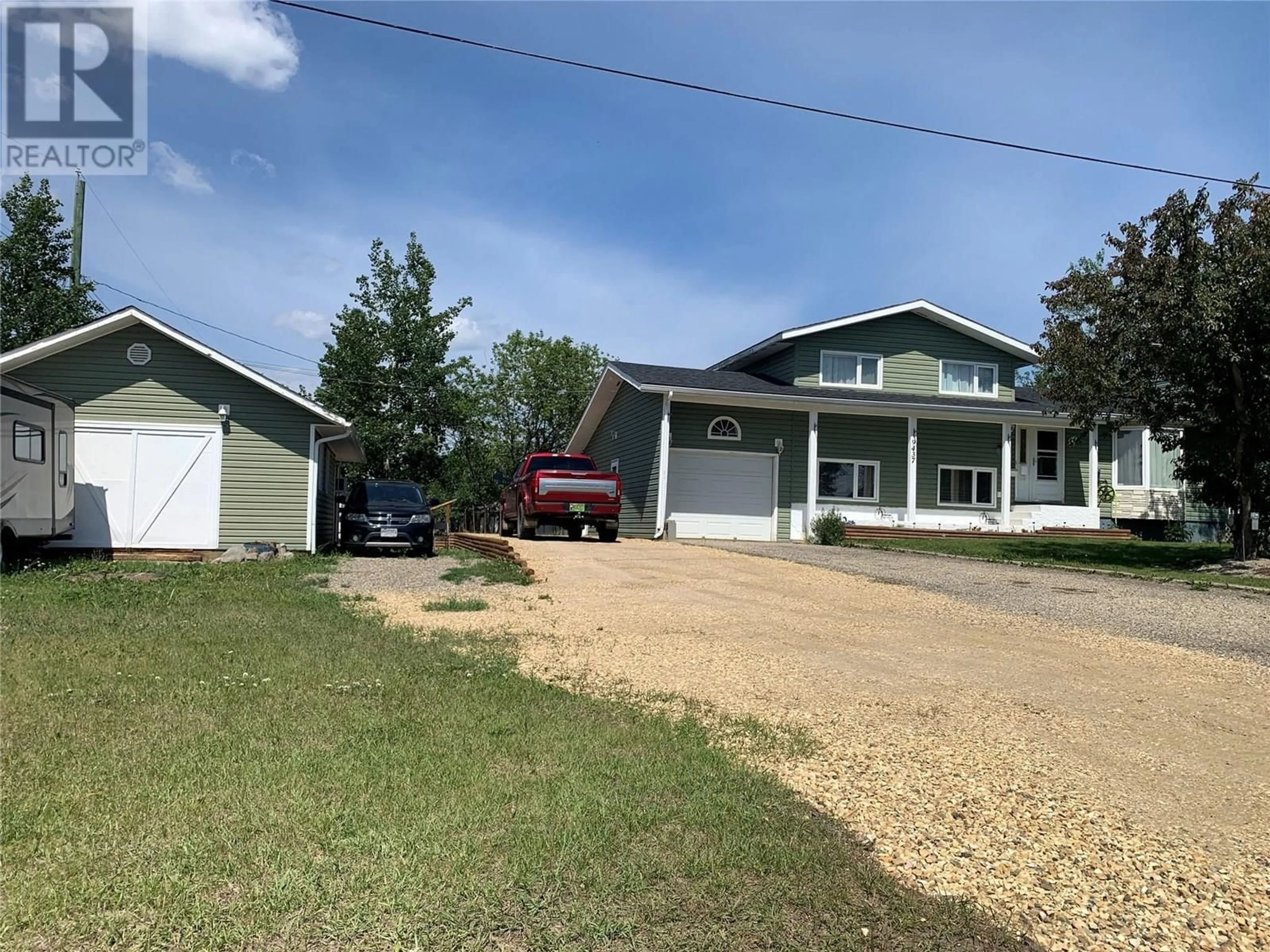 A pic from outside/outdoor area/front of a property/back of a property/a pic from drone, street for 9437 6 STREET, Dawson Creek British Columbia V1G3L7